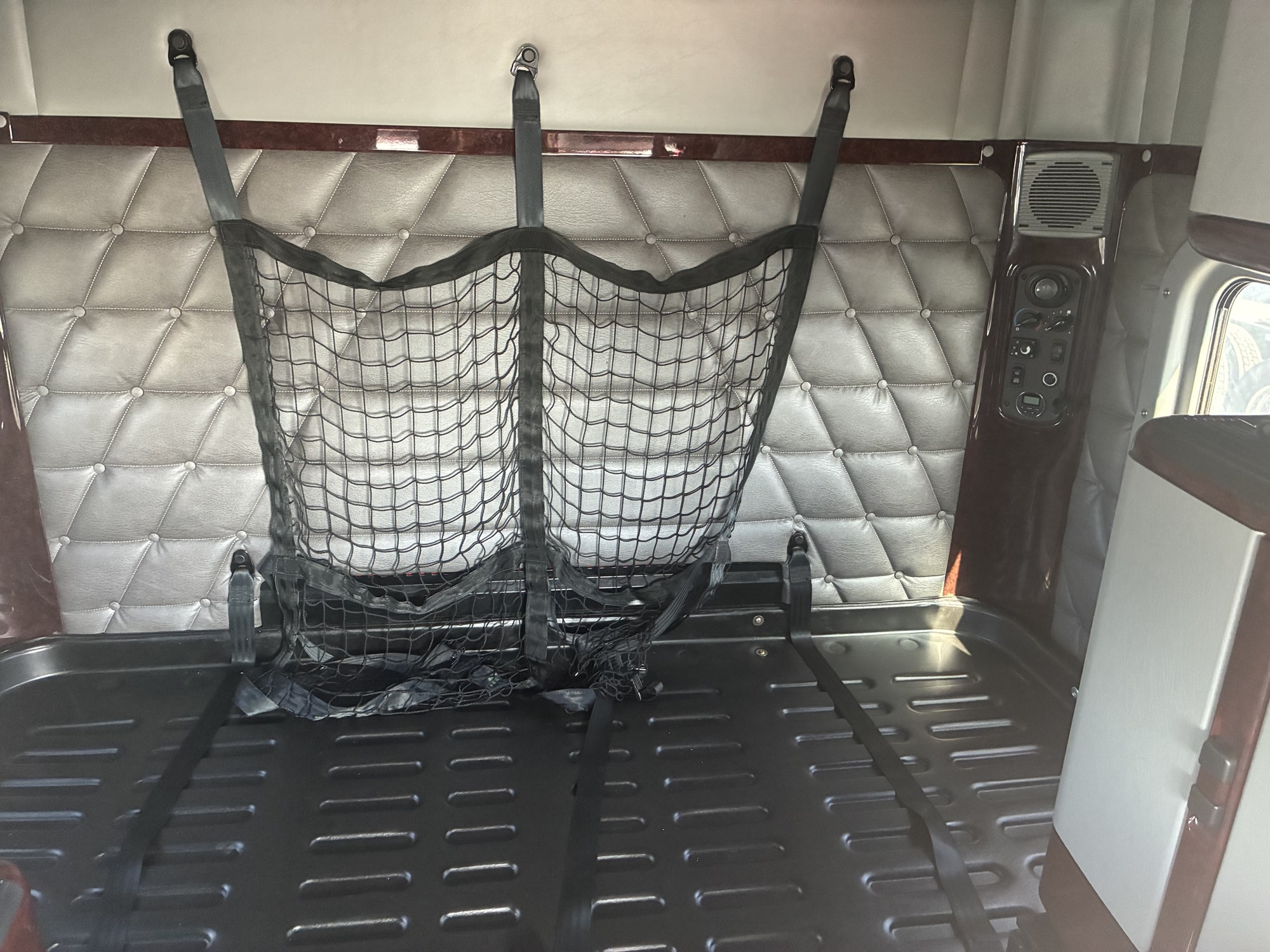 2022 Freightliner Coronado - image 5 of 6