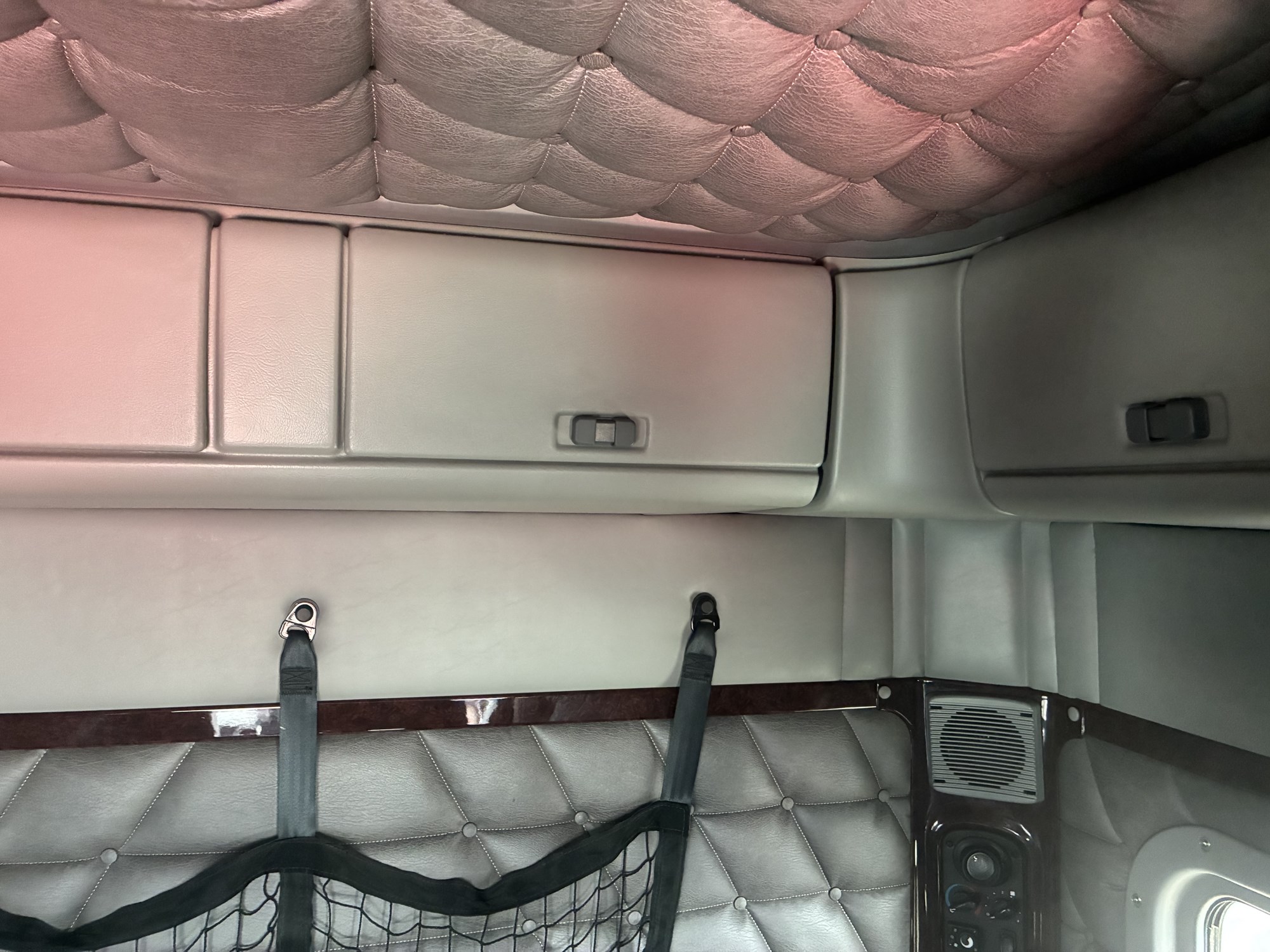 2022 Freightliner Coronado - image 6 of 6