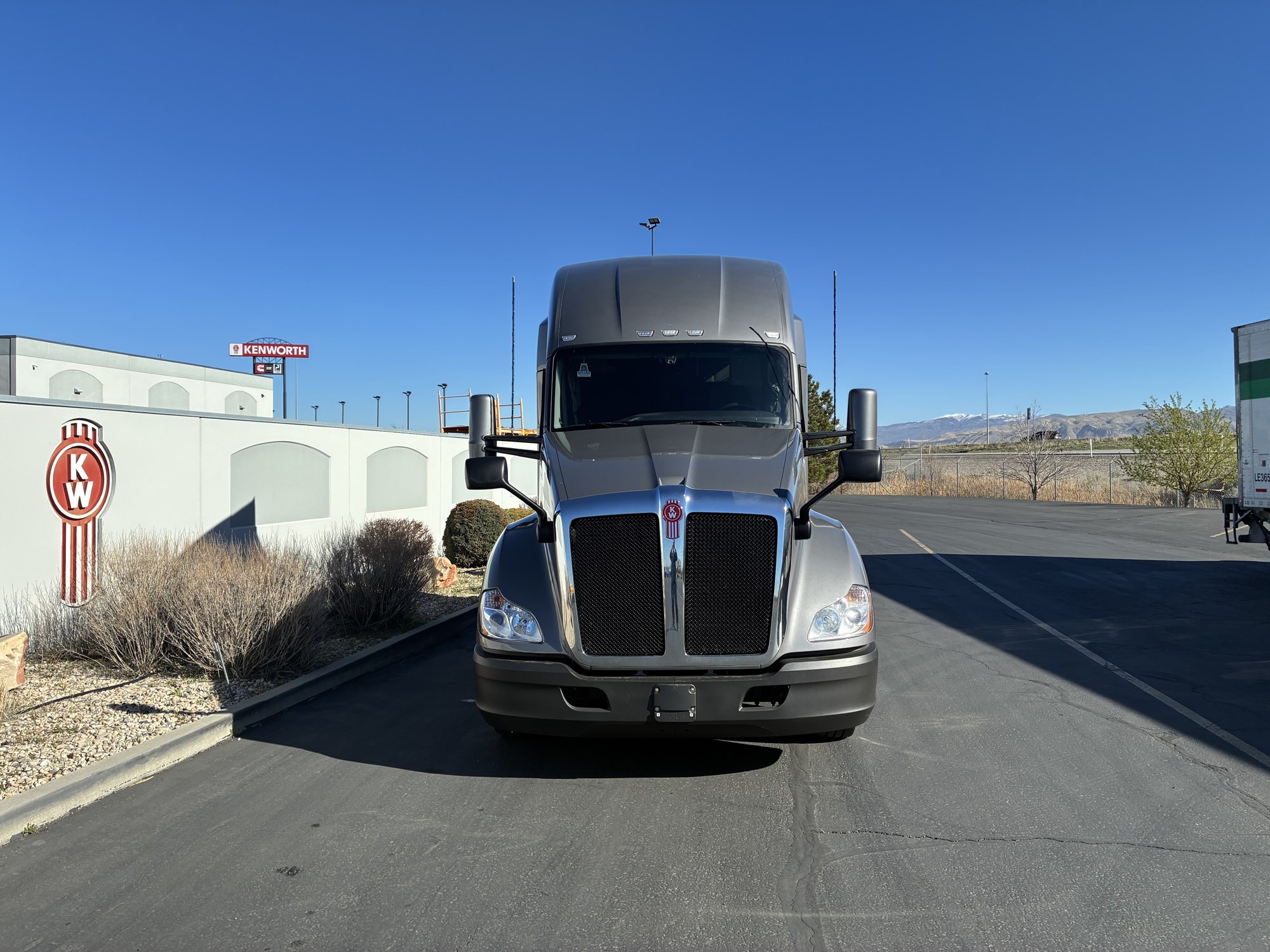 2022 Kenworth T680 - image 3