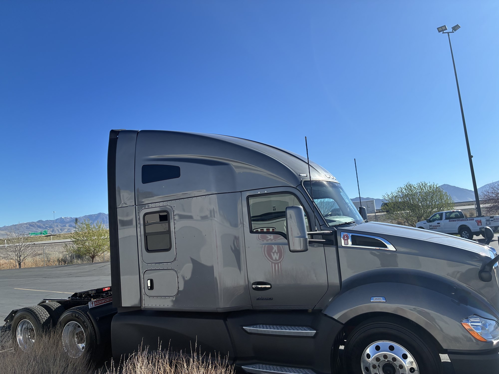 2022 Kenworth T680 - image 5