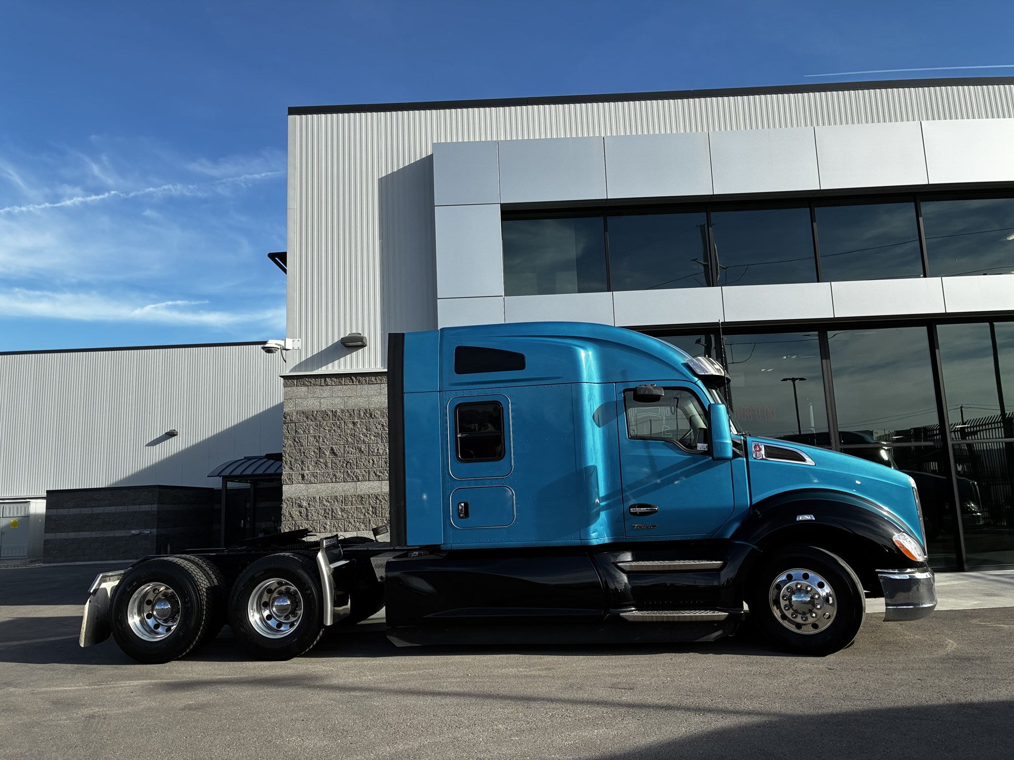 2022 Kenworth T680 - image 2