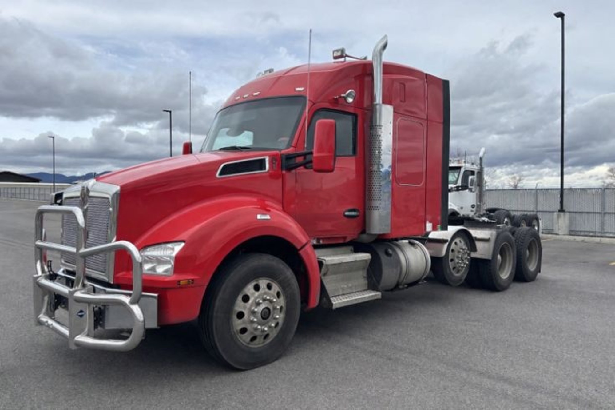 2022 Kenworth T880 - image 1 of 6
