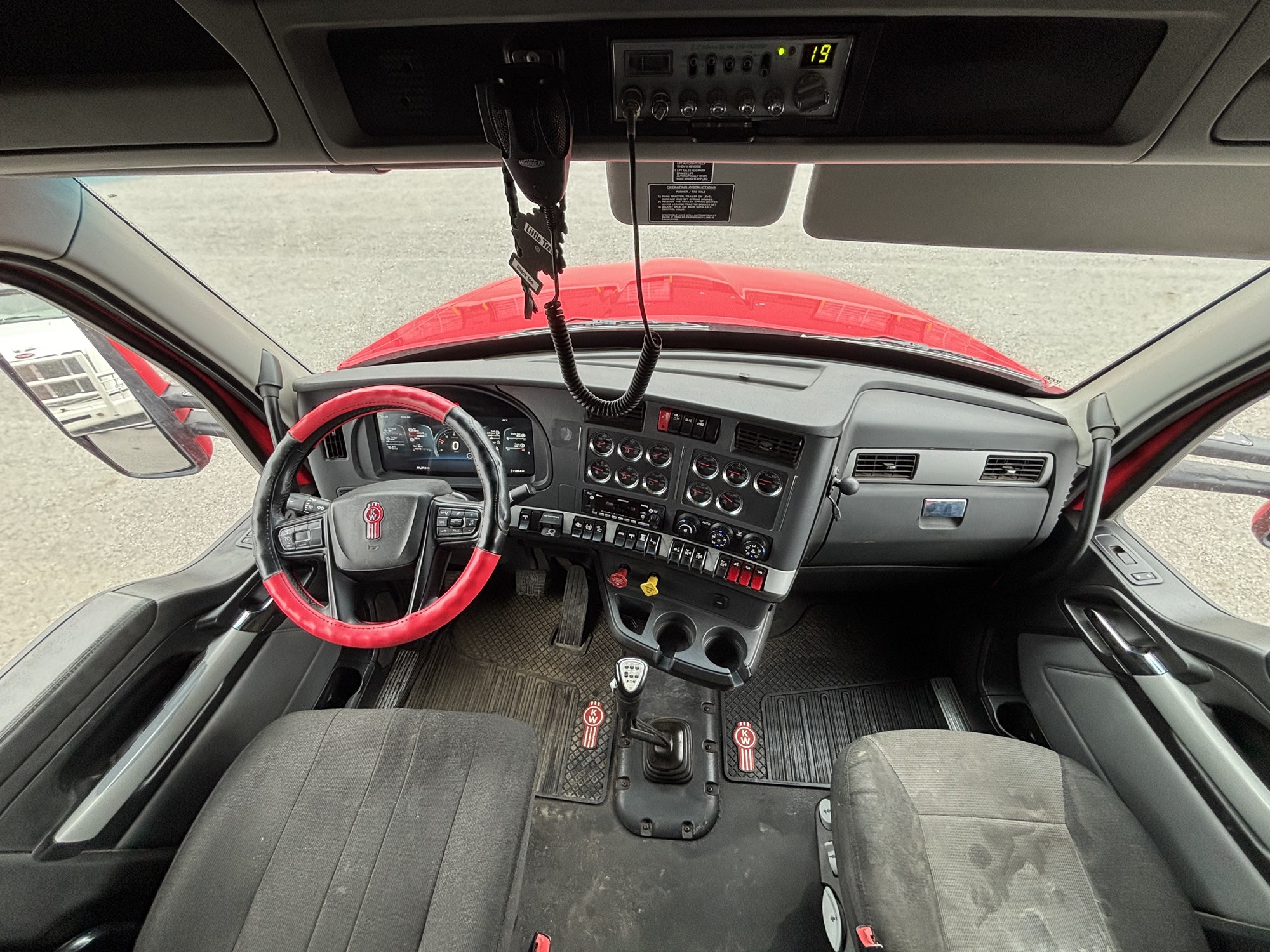 2022 Kenworth T880 - image 2 of 6