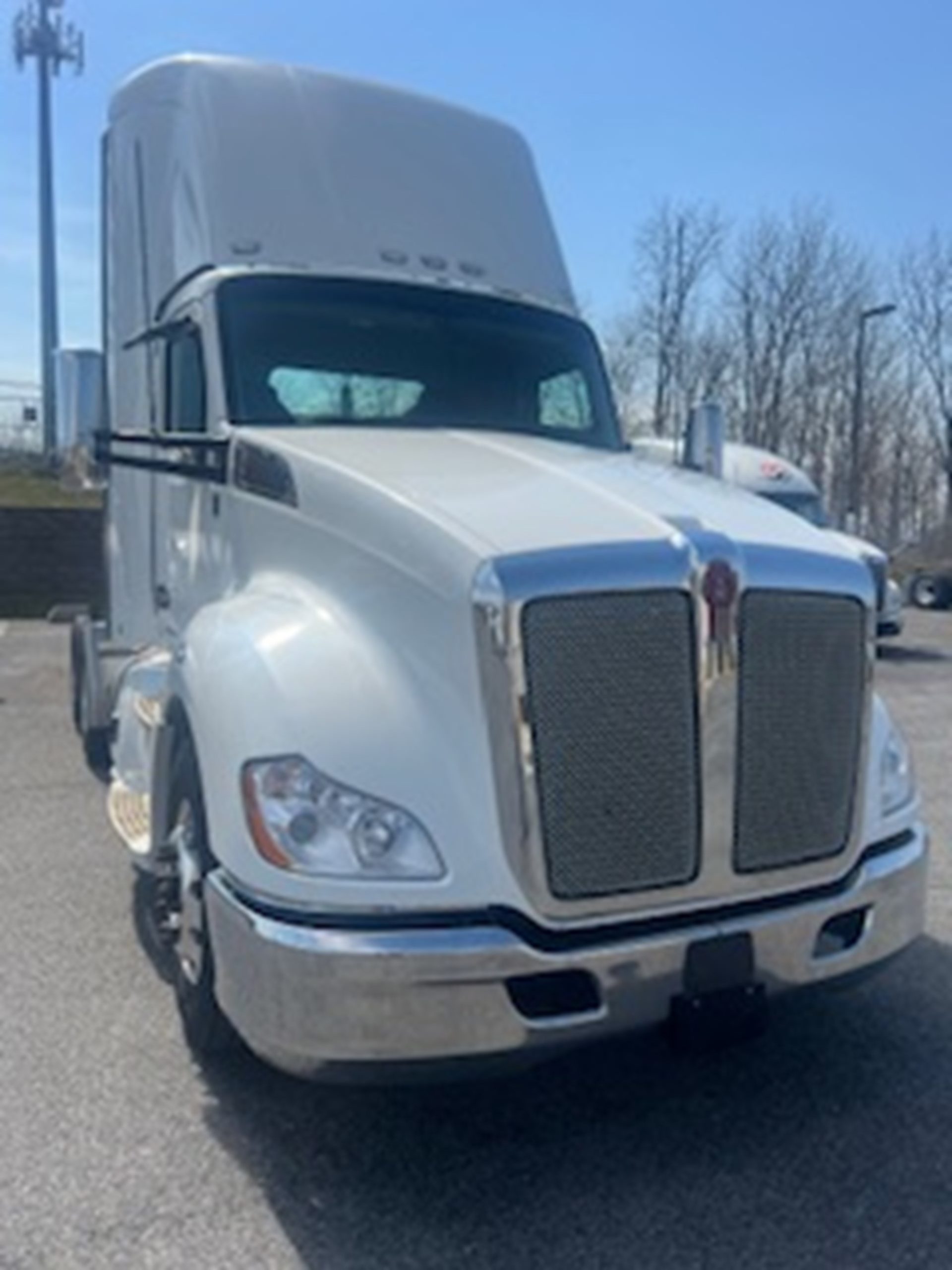 2022 Kenworth T680 - image 3 of 6