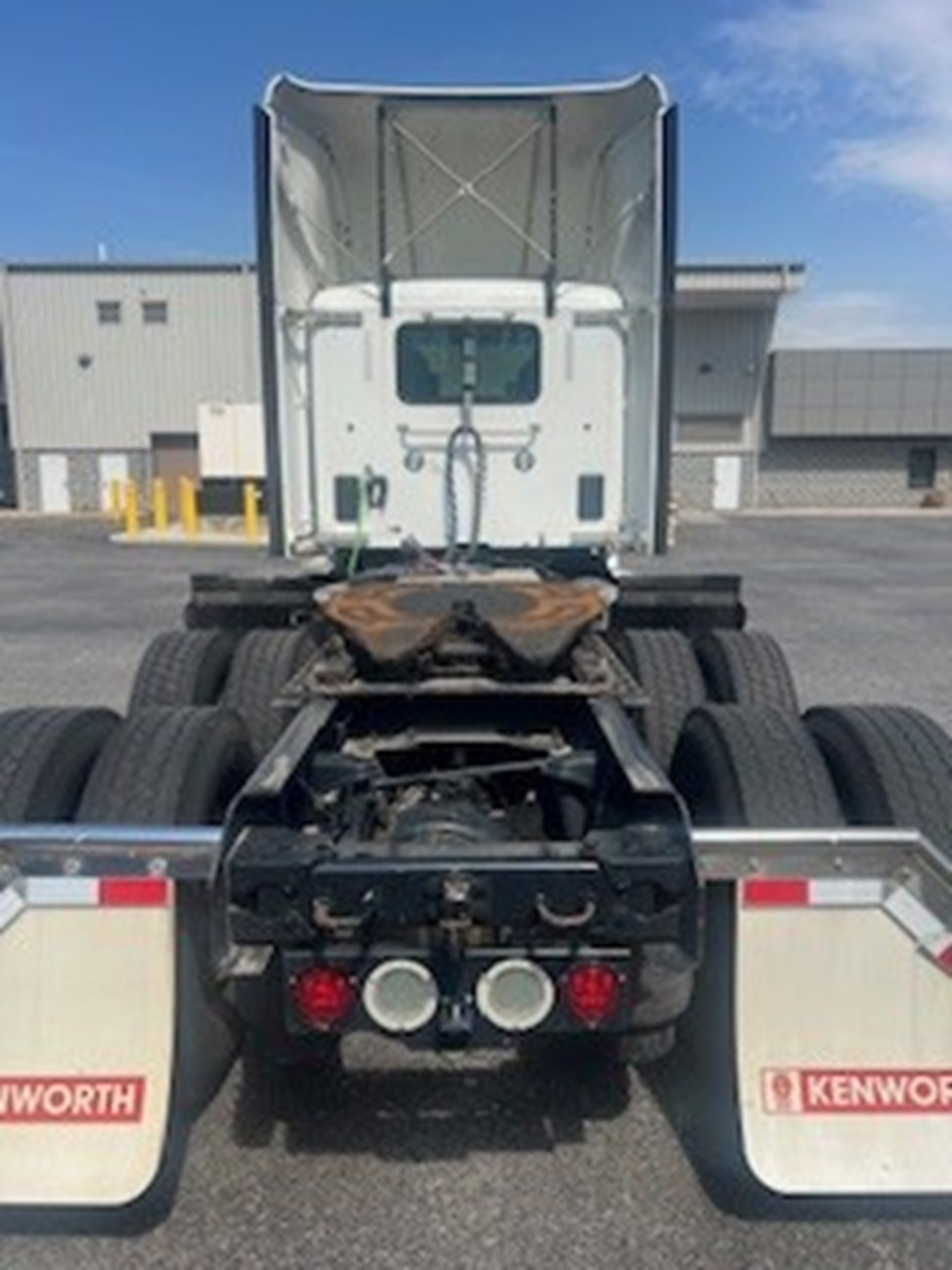 2022 Kenworth T680 - image 5 of 6