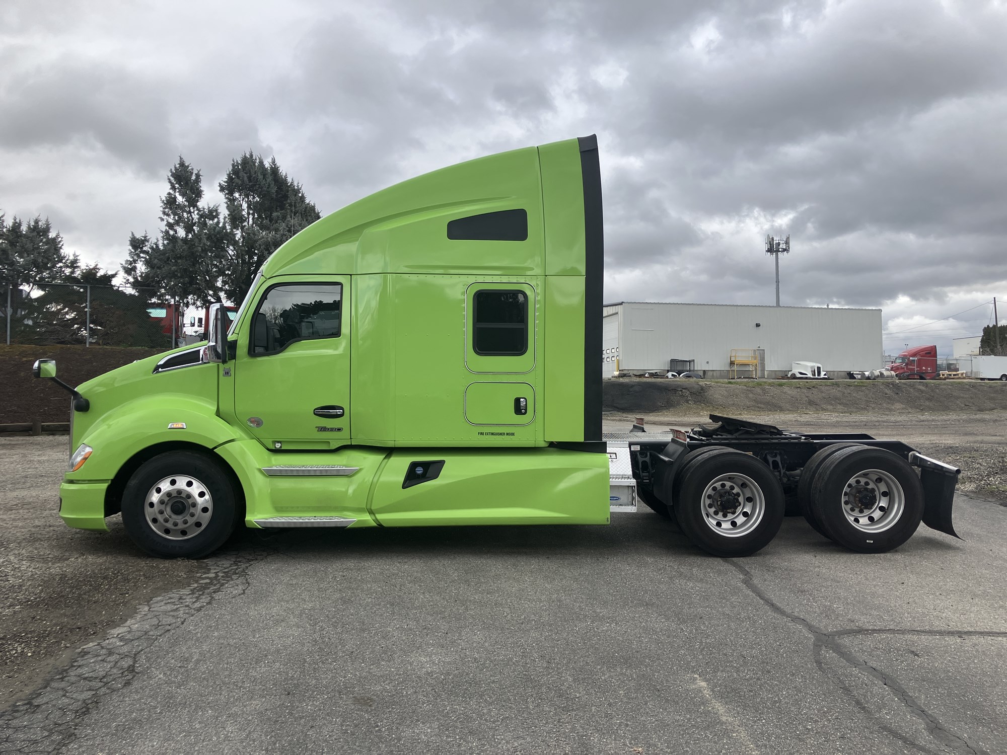 2022 Kenworth T680 - image 2