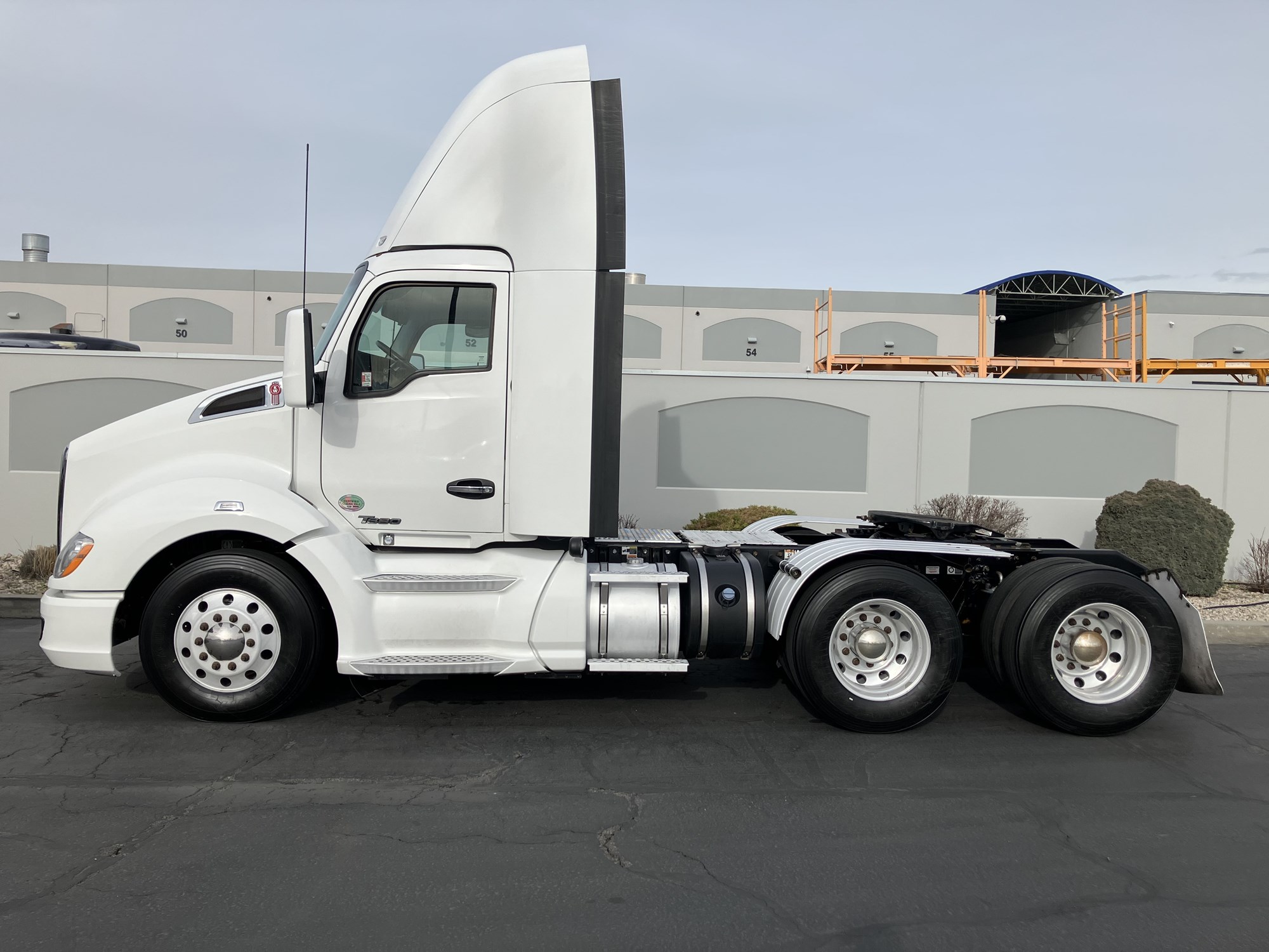 2022 Kenworth T680 - image 1 of 6