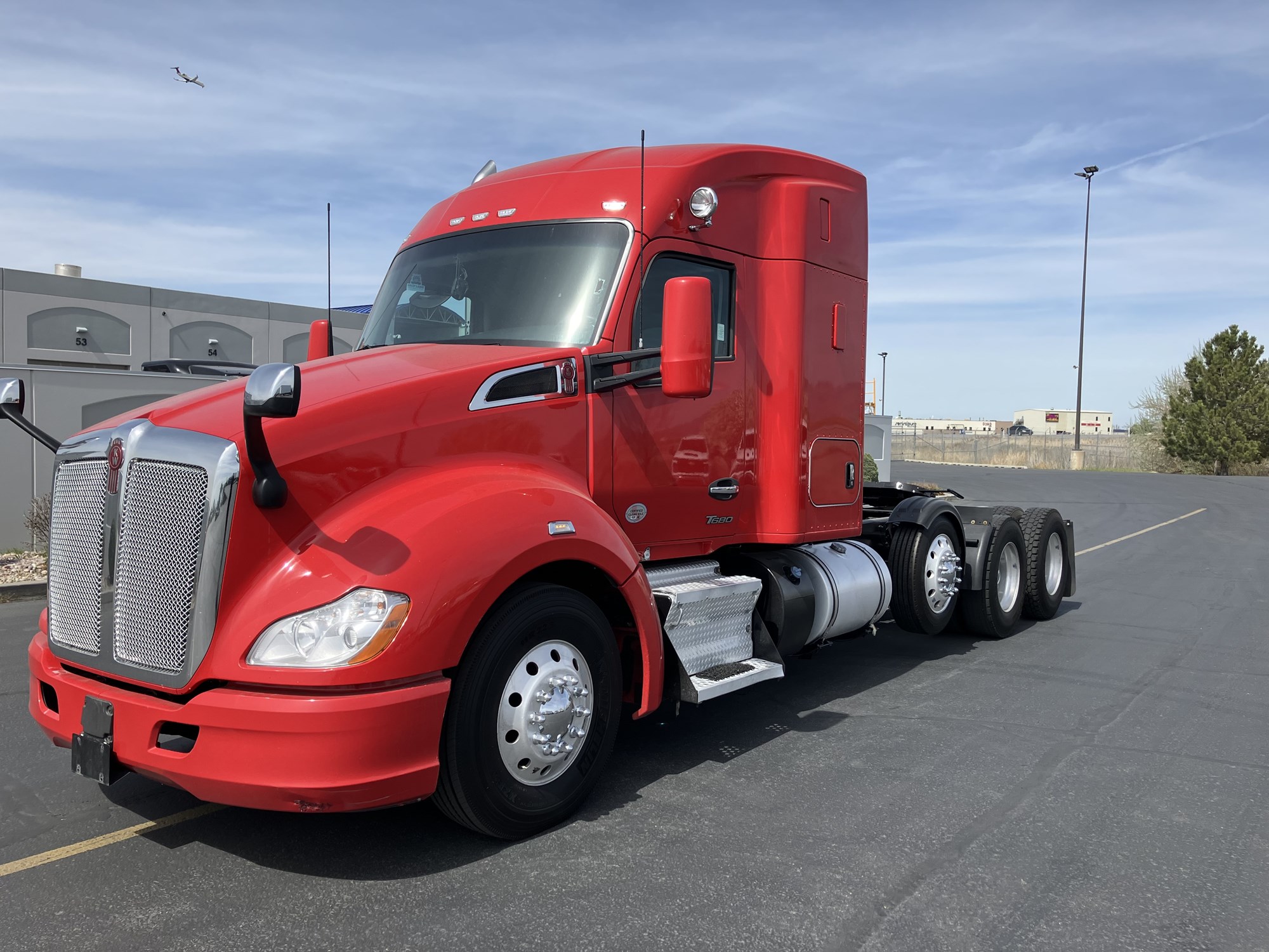 2022 Kenworth T680 - image 2 of 6