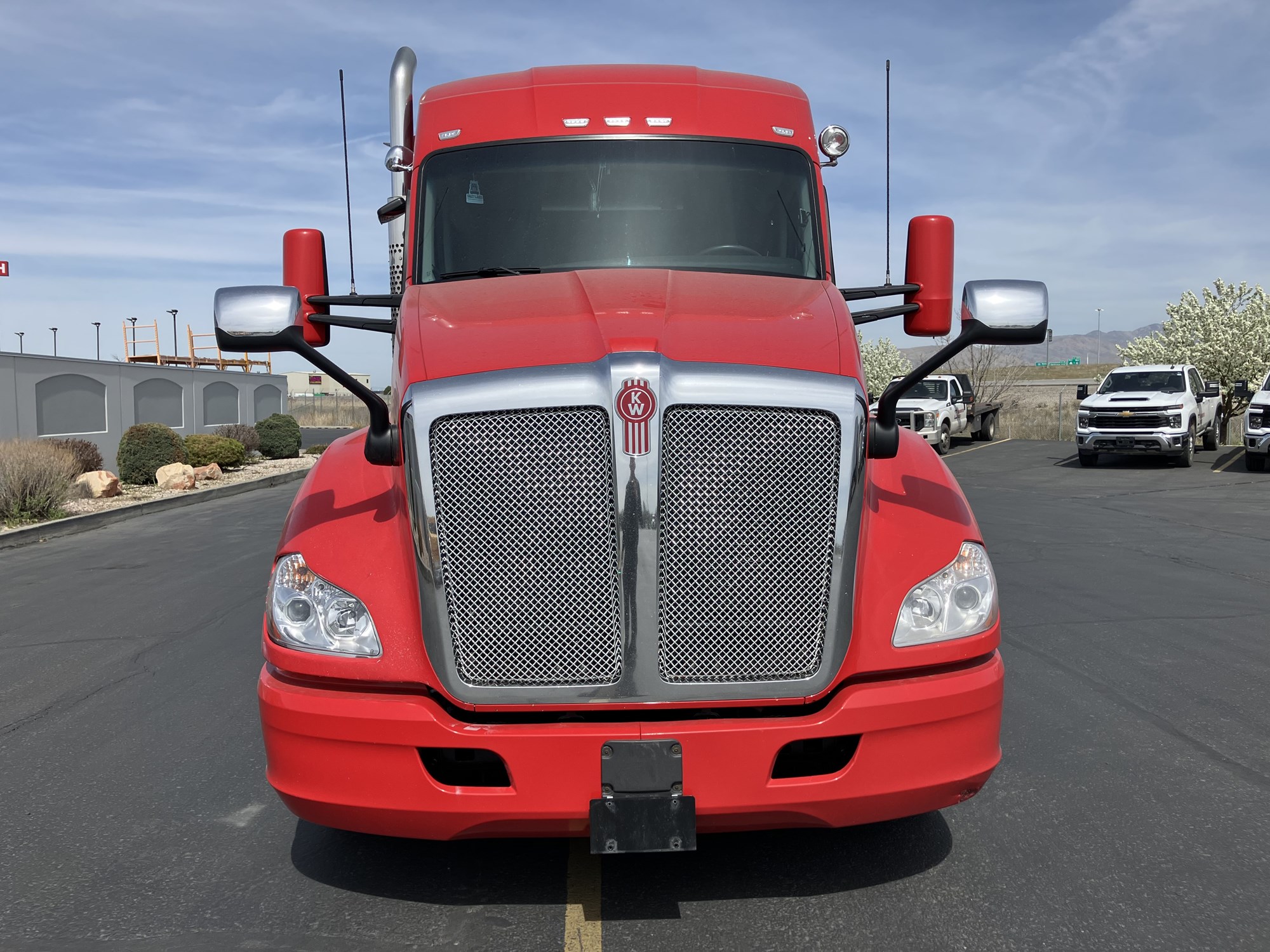 2022 Kenworth T680 - image 3 of 6