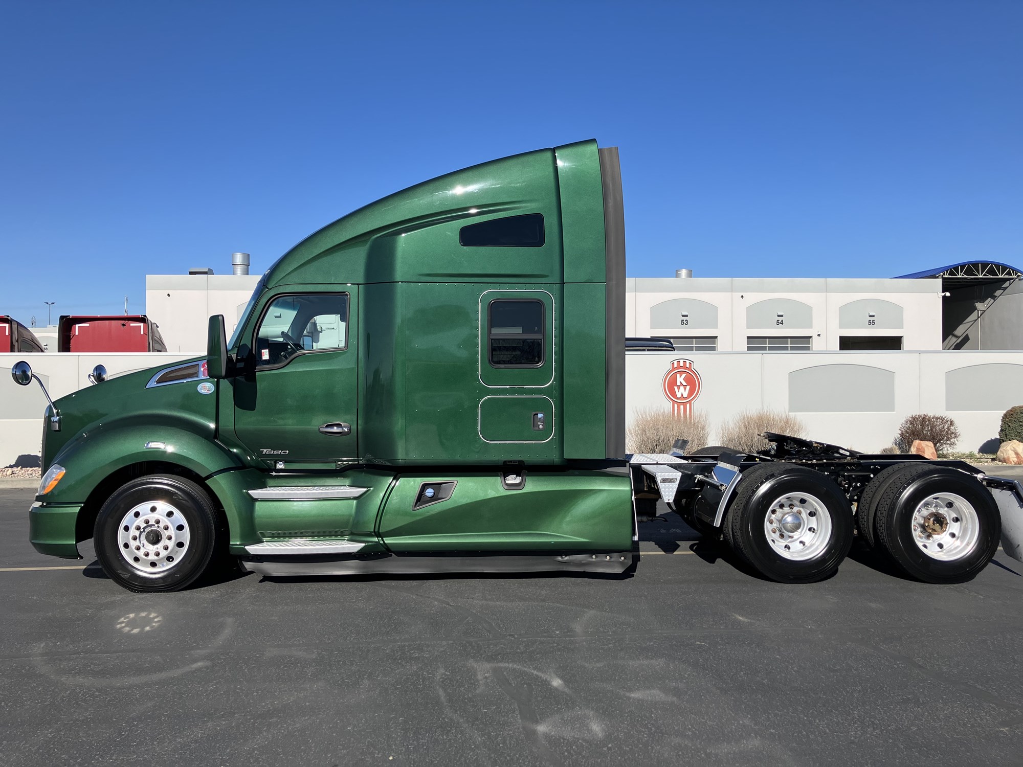 2022 Kenworth T680 2022 Kenworth T680 - image 1 of 6