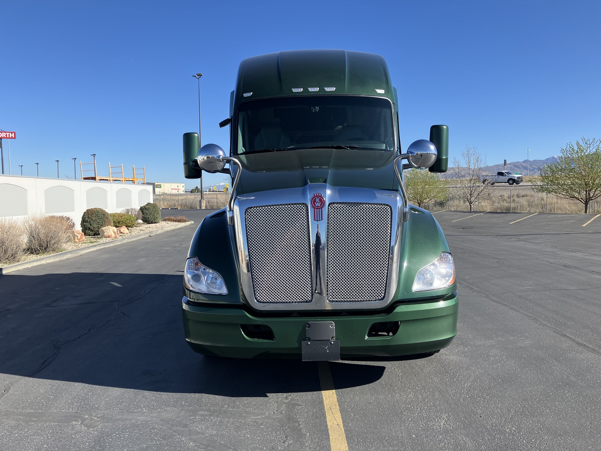 2022 Kenworth T680 2022 Kenworth T680 - image 3 of 6