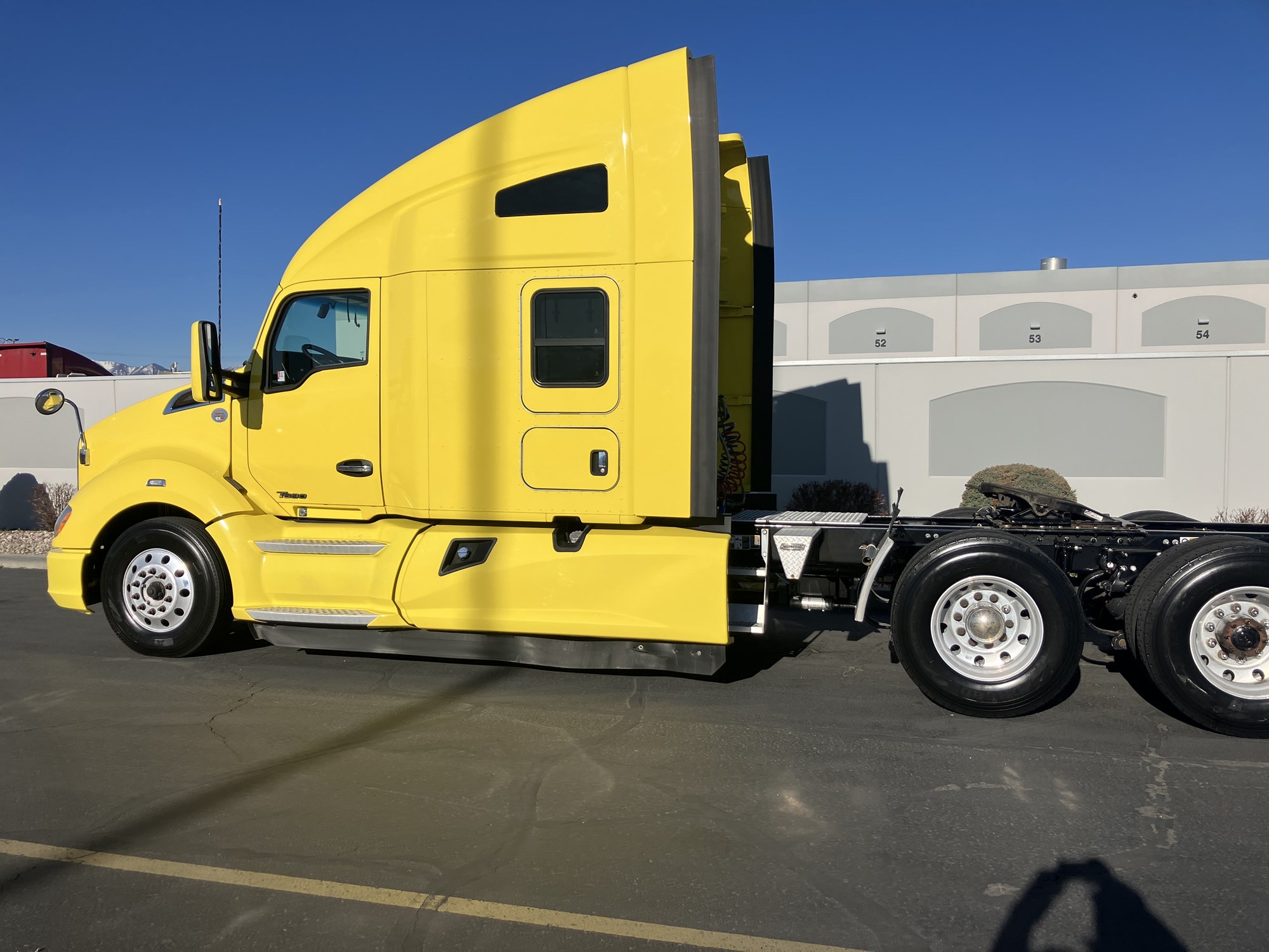 2022 Kenworth T680 - image 3