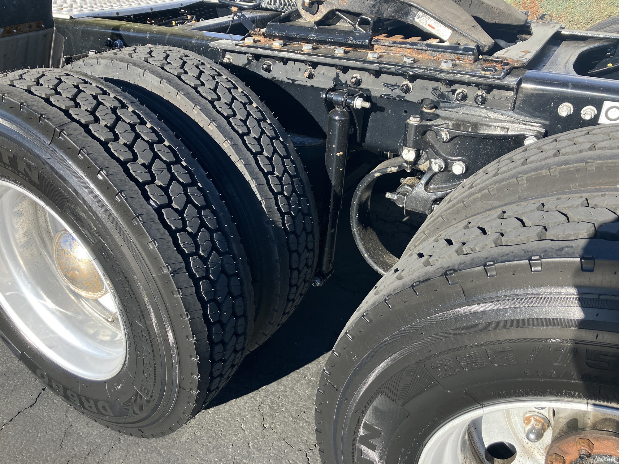 2022 Kenworth T680 - image 4