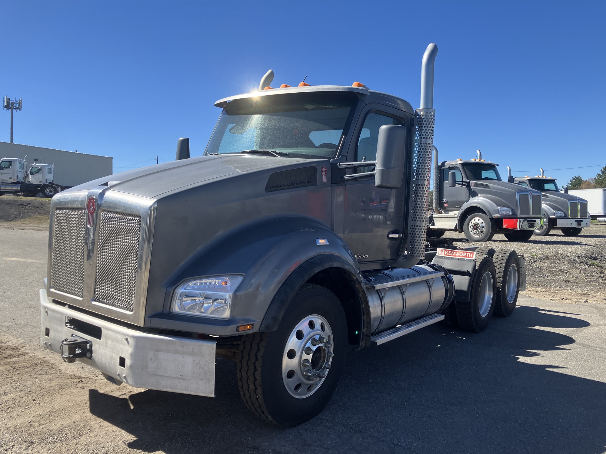 2022 Kenworth T880 - image 1 of 6