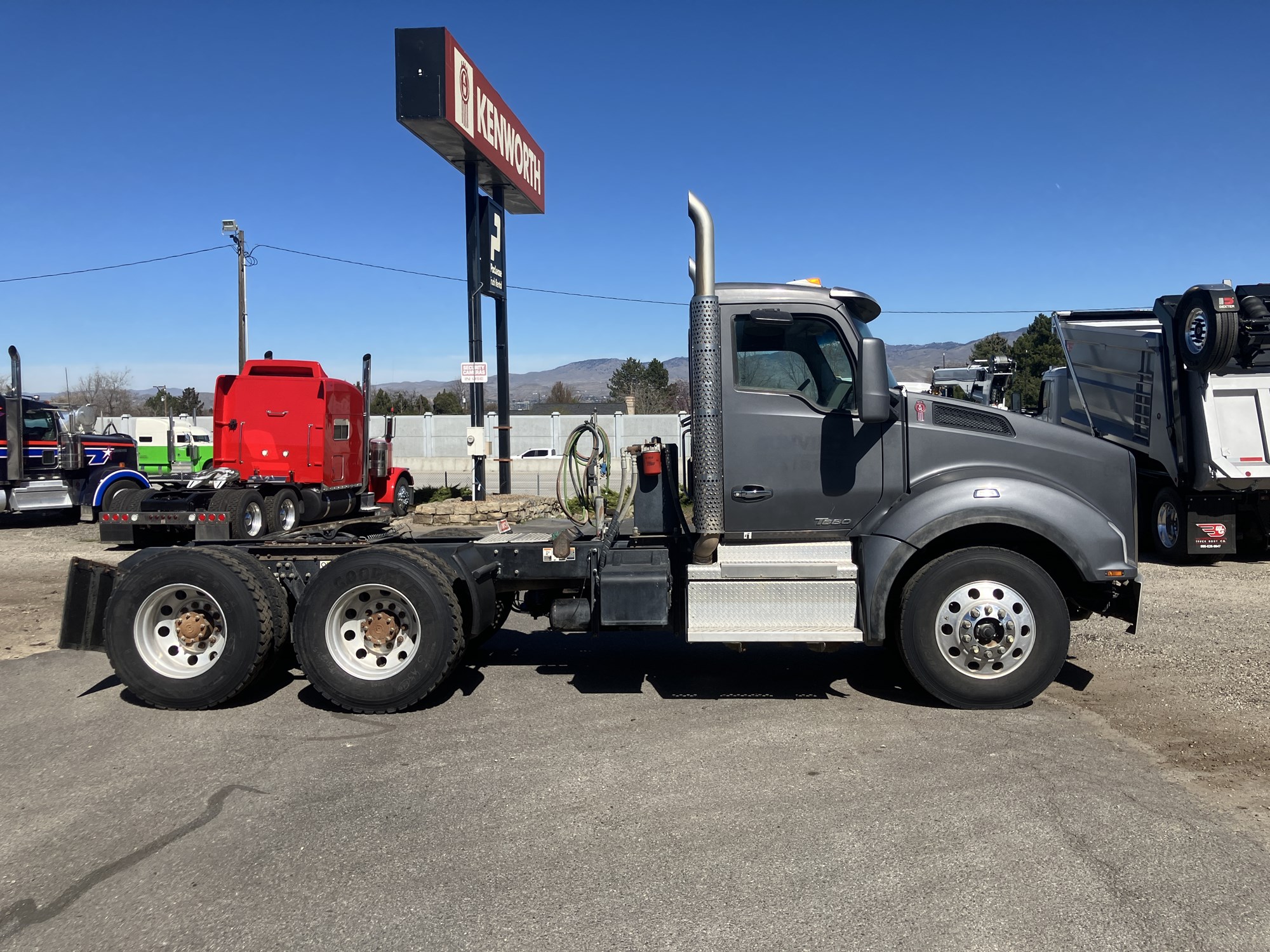 2022 Kenworth T880 - image 6 of 6