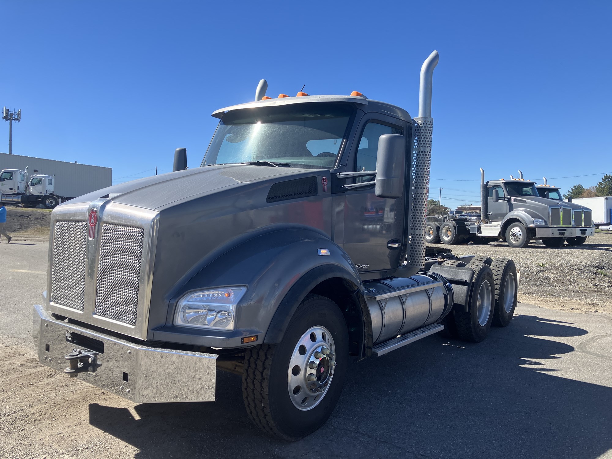 2021 Kenworth T880 - image 1 of 6