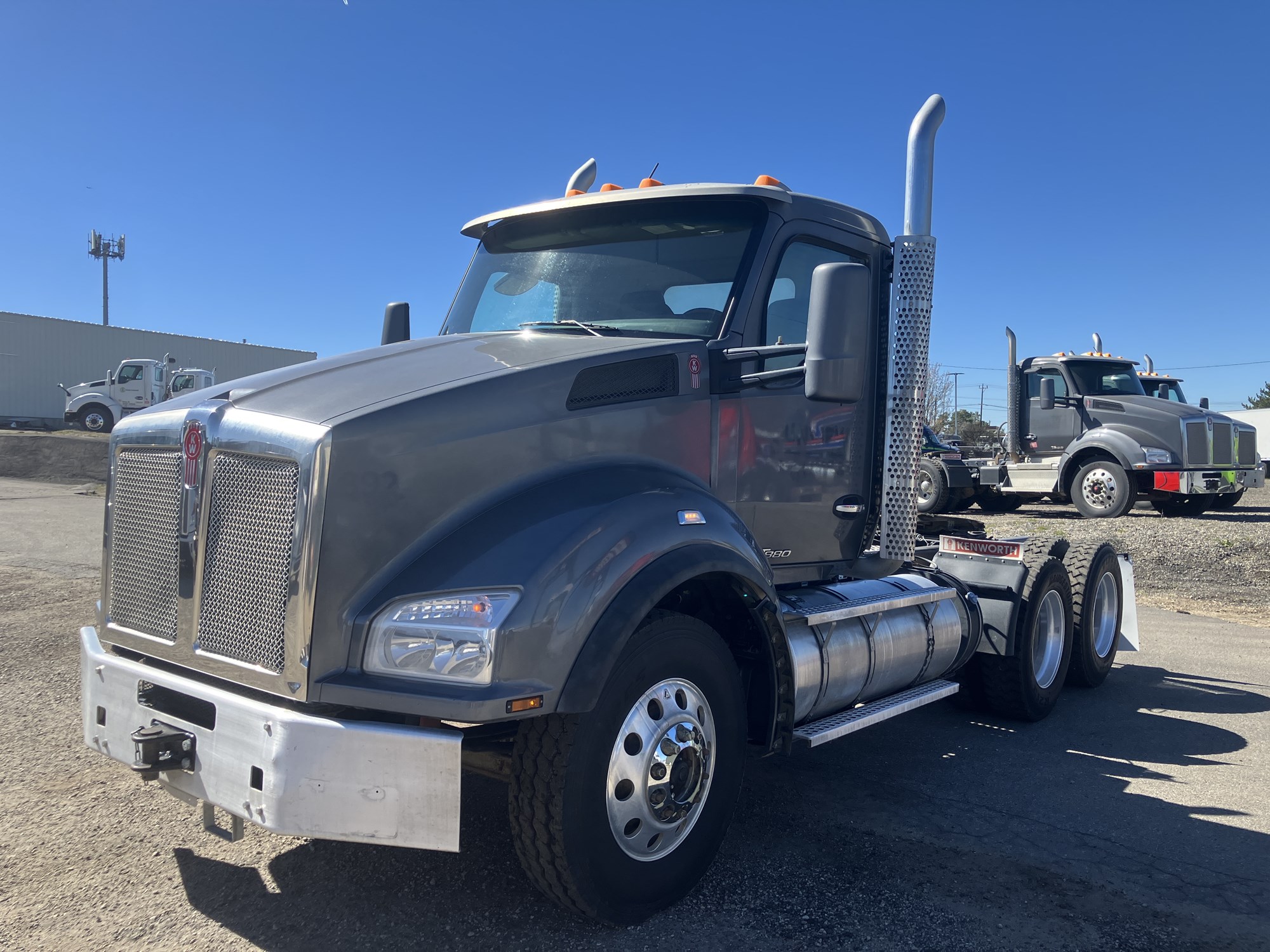 2022 Kenworth T880 - image 1 of 6