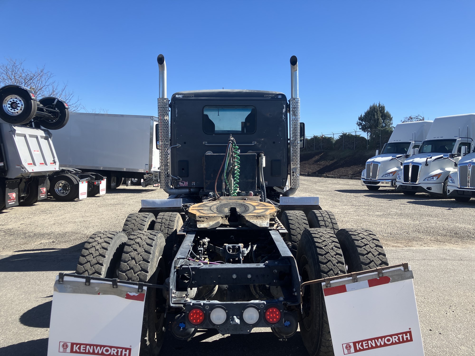 2022 Kenworth T880 - image 4 of 6