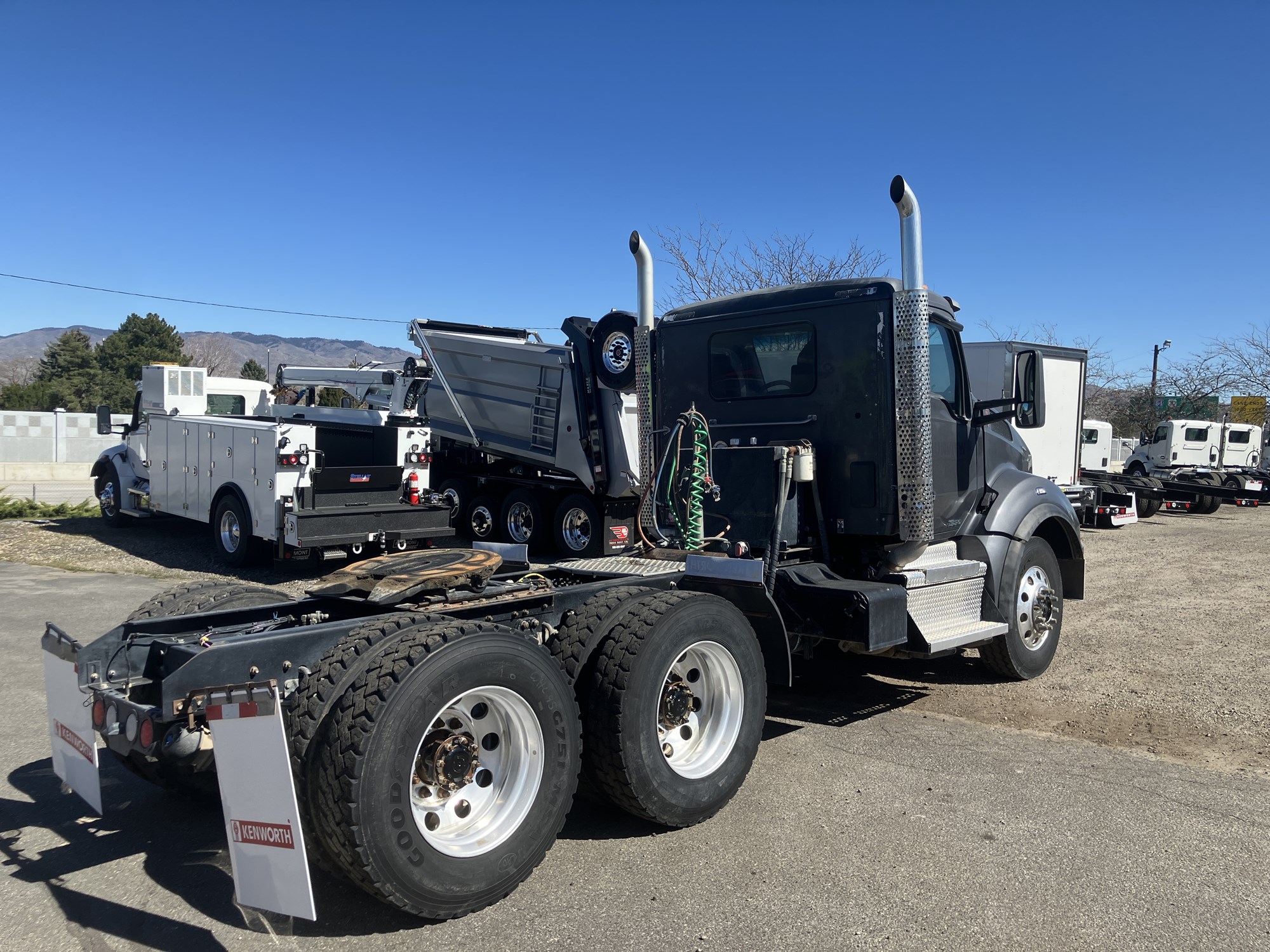 2022 Kenworth T880 - image 5 of 6