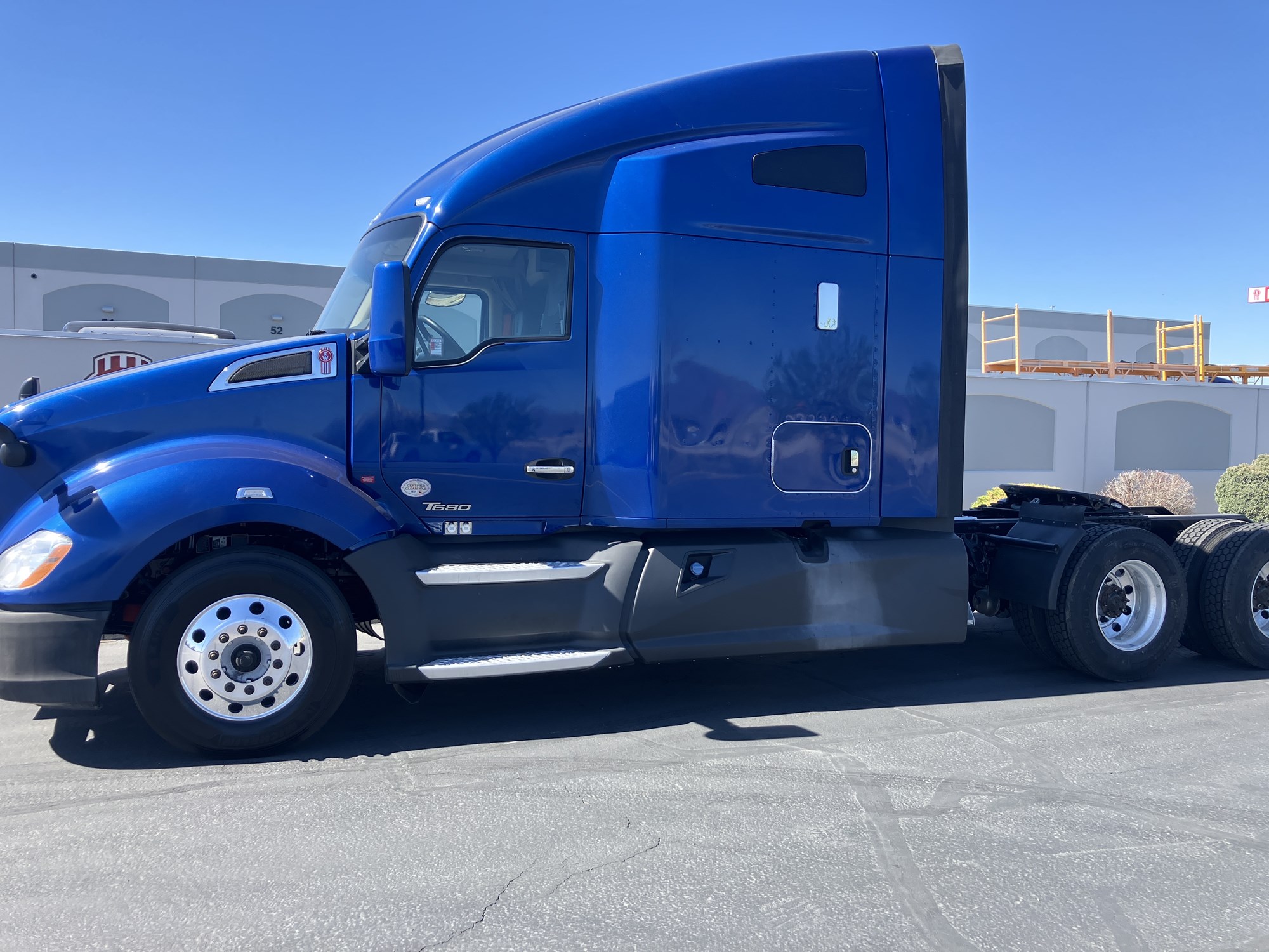 2022 Kenworth T680 - image 1