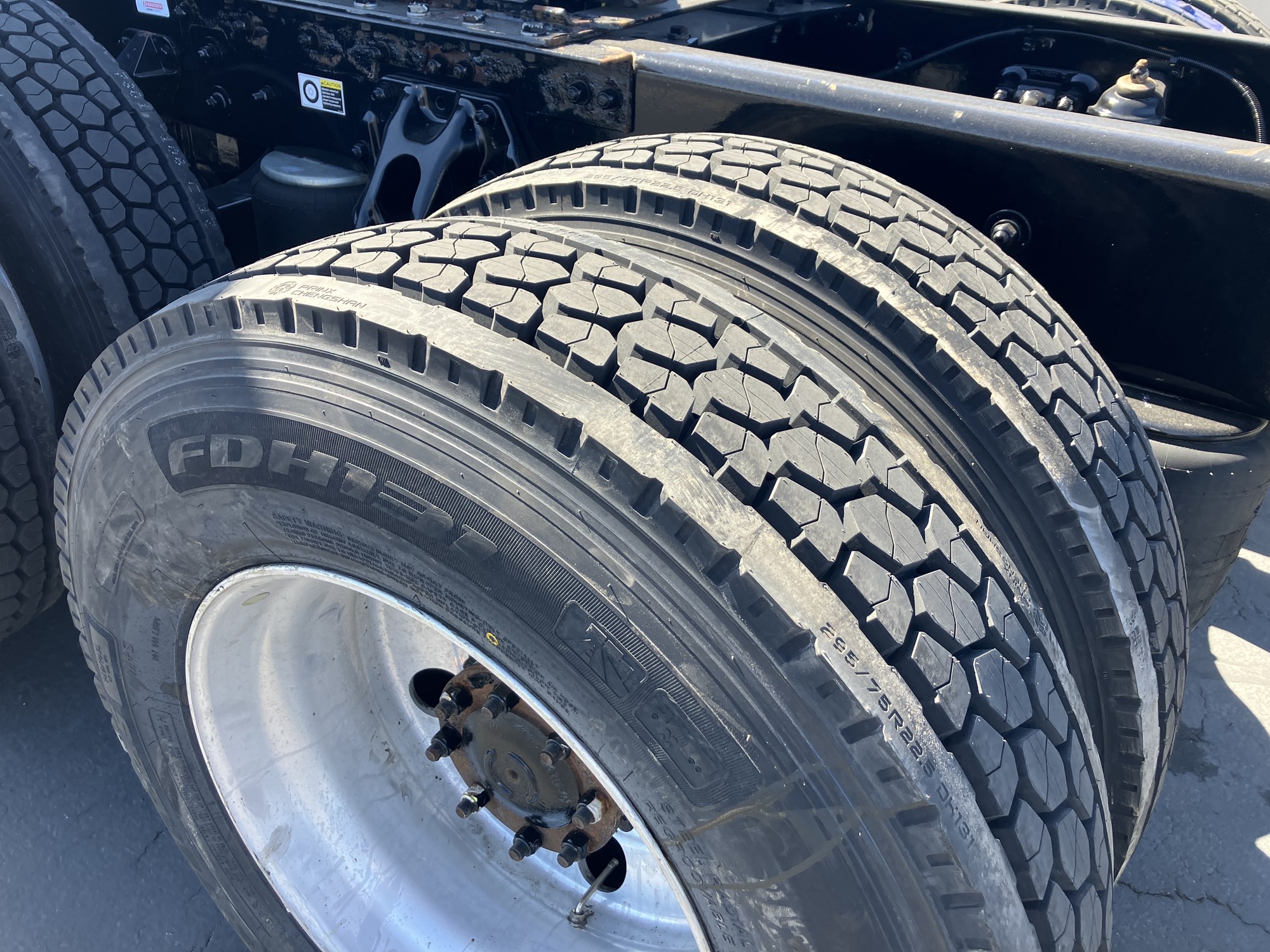 2022 Kenworth T680 - image 4