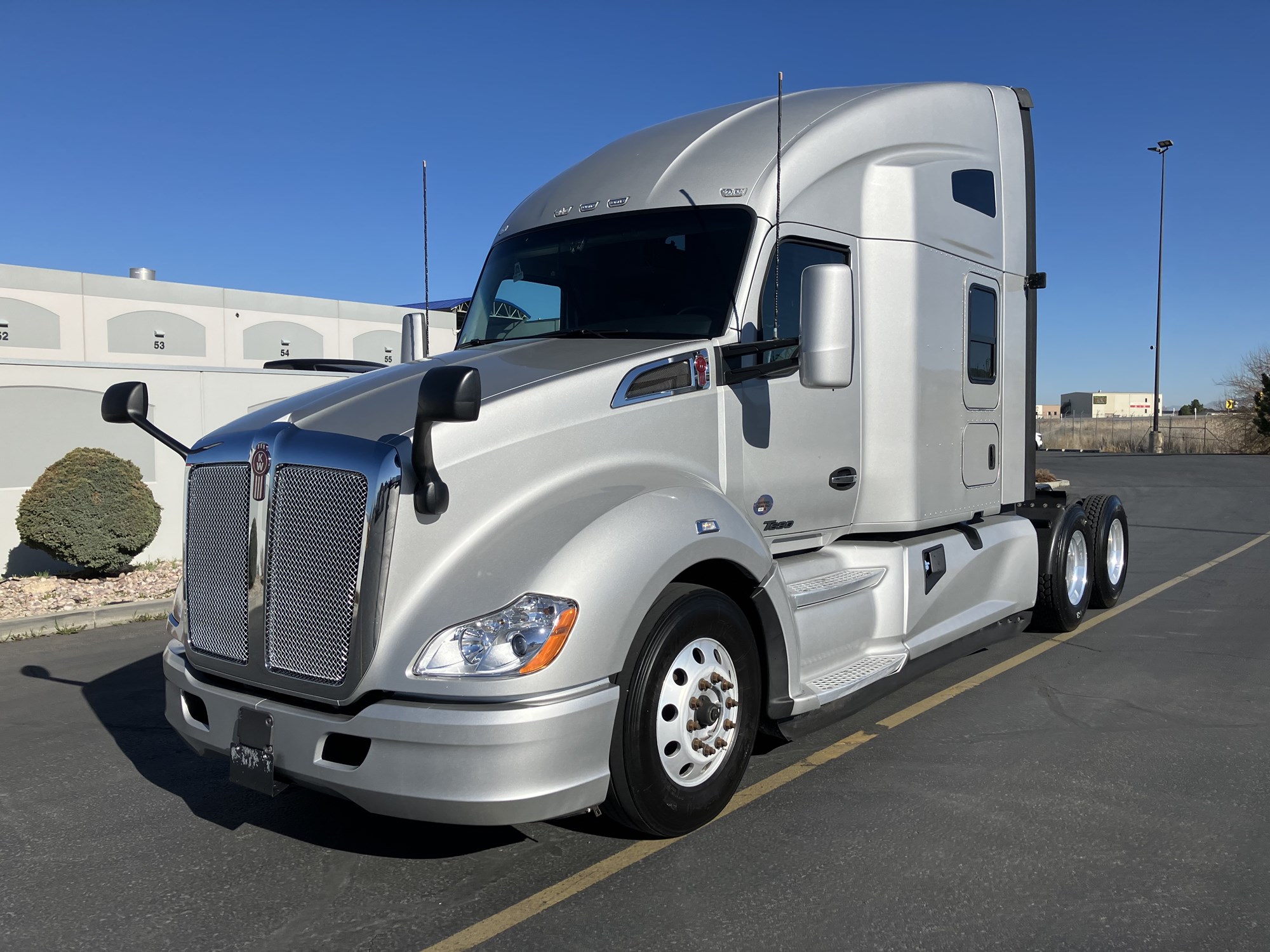 2022 Kenworth T680 - image 2