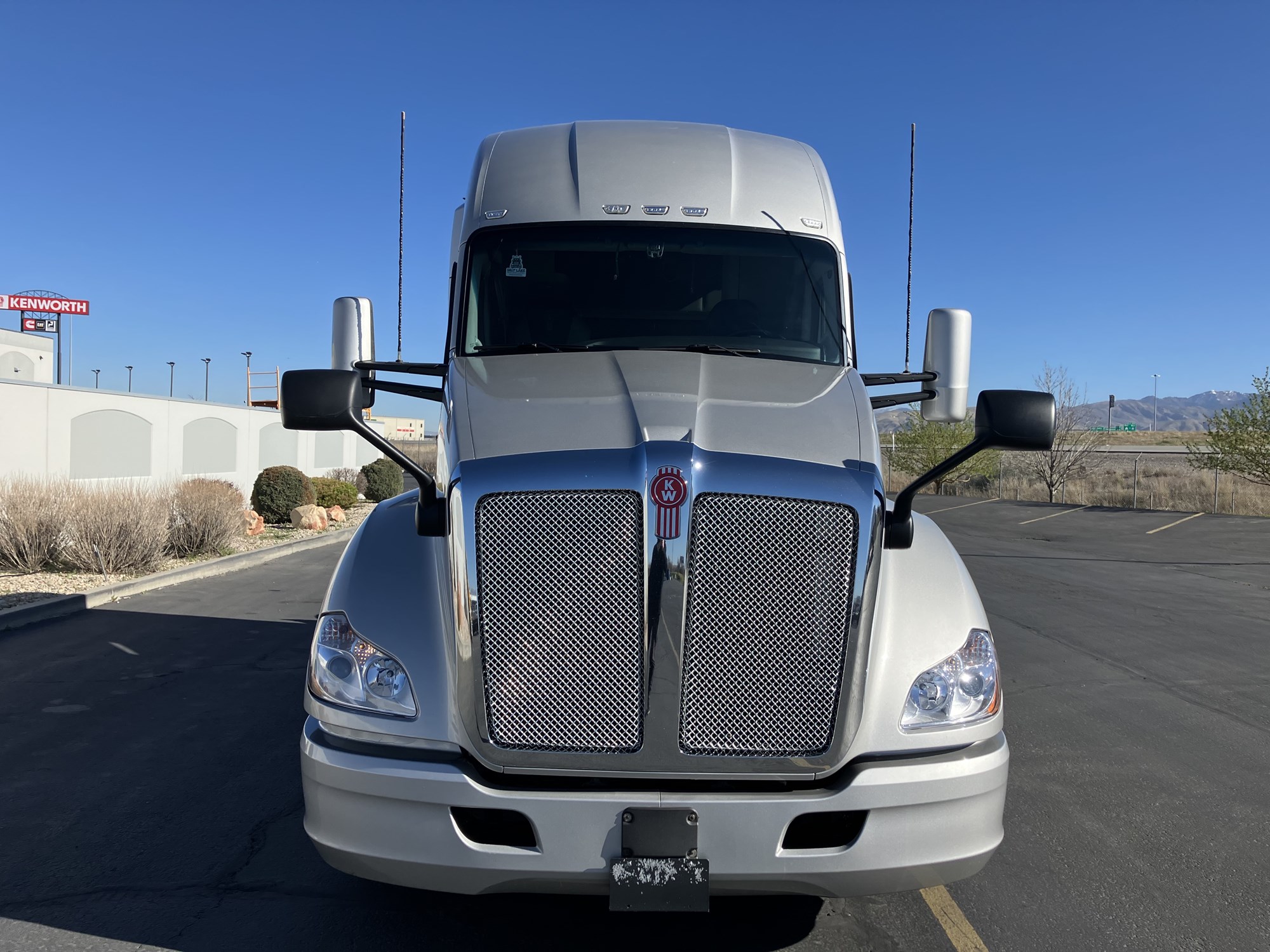 2022 Kenworth T680 - image 3