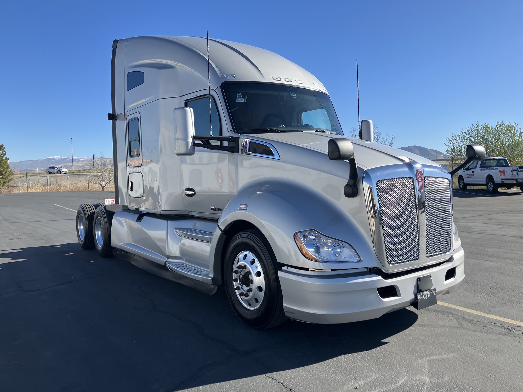 2022 Kenworth T680 - image 4