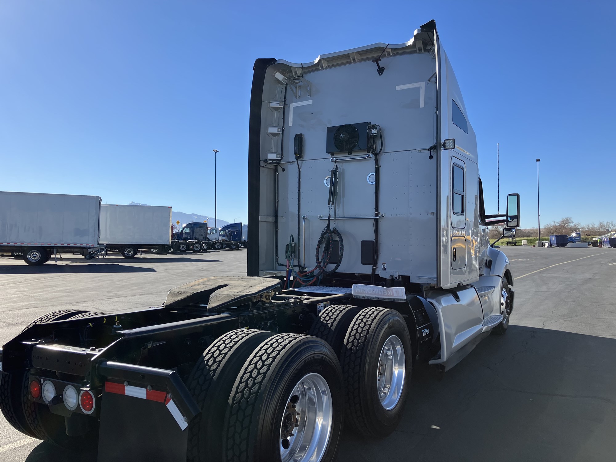 2022 Kenworth T680 - image 6