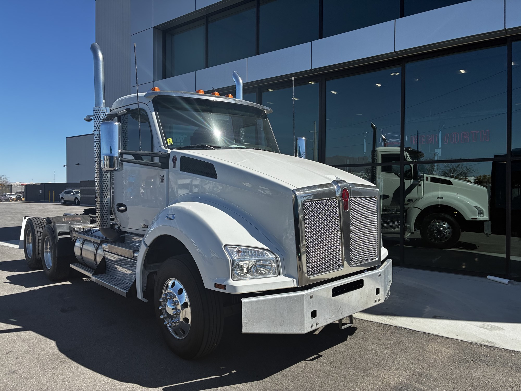 2022 Kenworth T880 - image 1 of 6