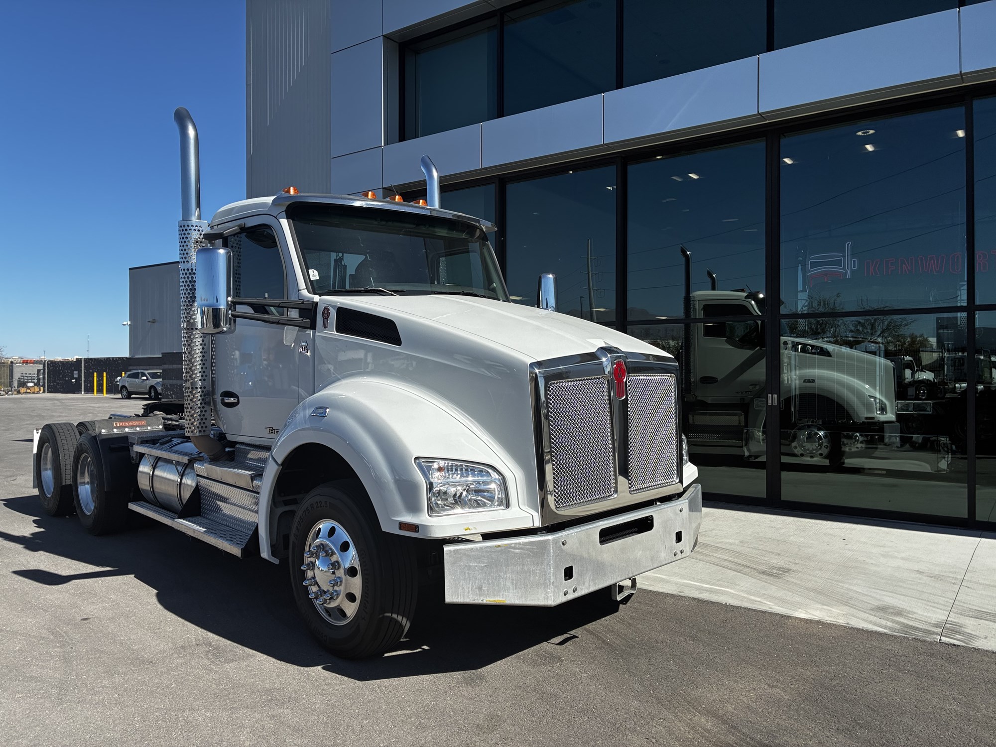 2022 Kenworth T880 - image 1 of 6