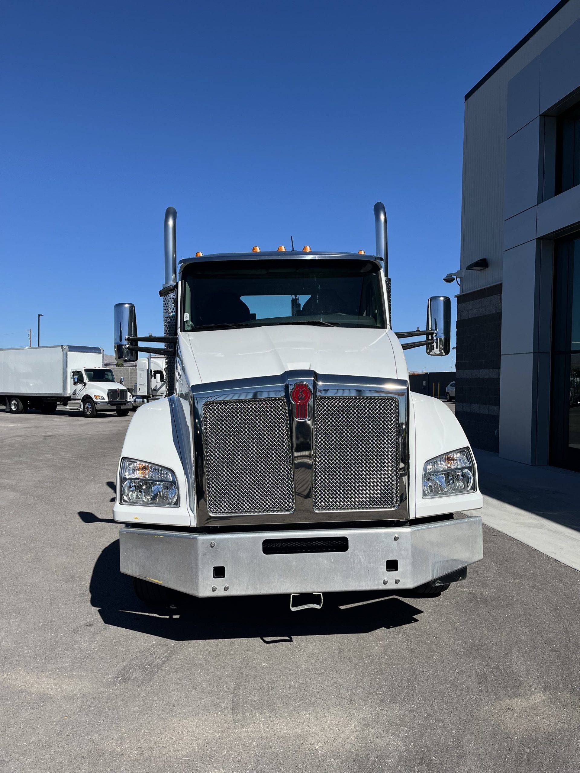 2022 Kenworth T880 - image 2 of 3