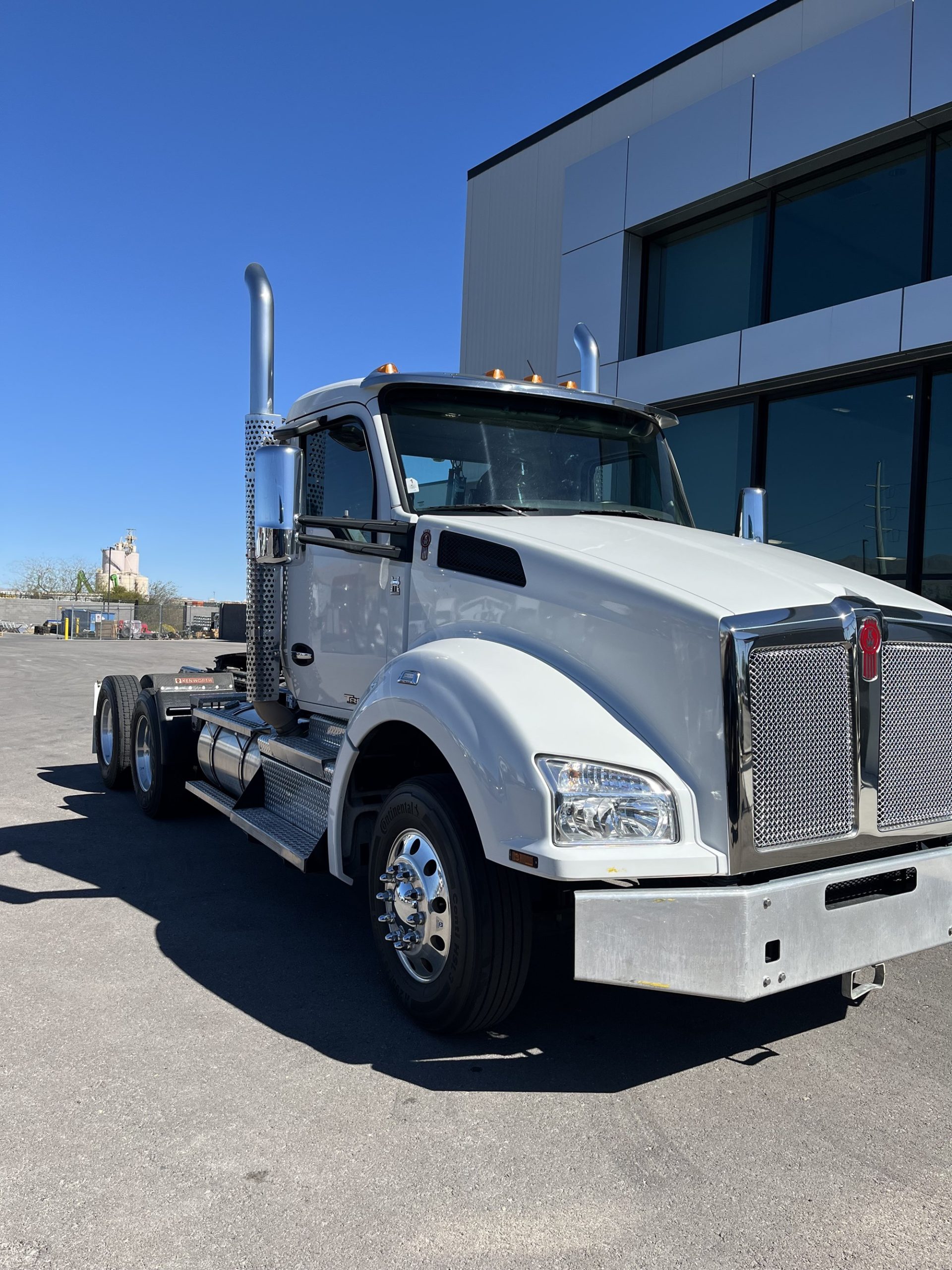 2022 Kenworth T880 - image 3 of 3