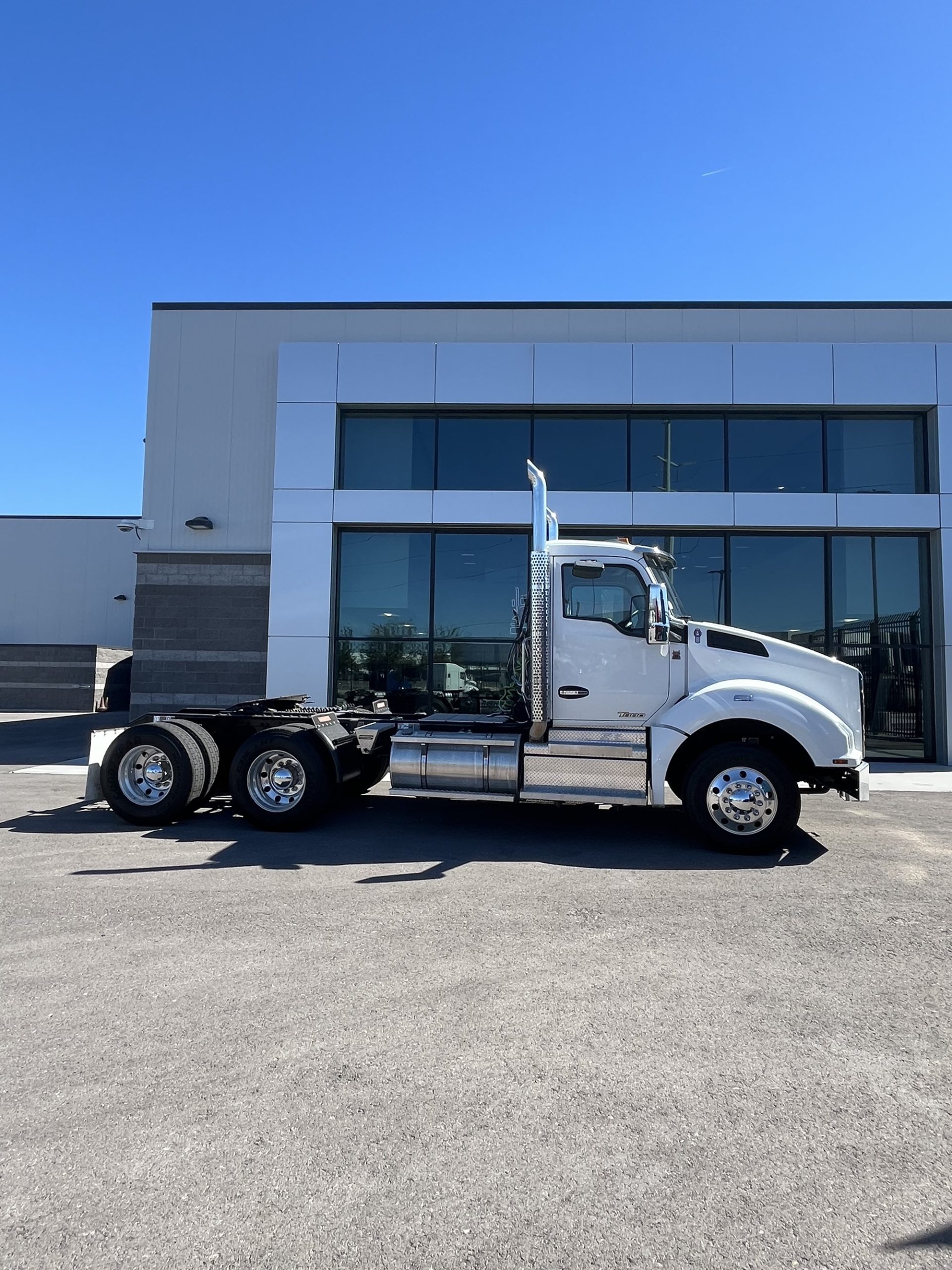 2022 Kenworth T880 - image 4 of 6