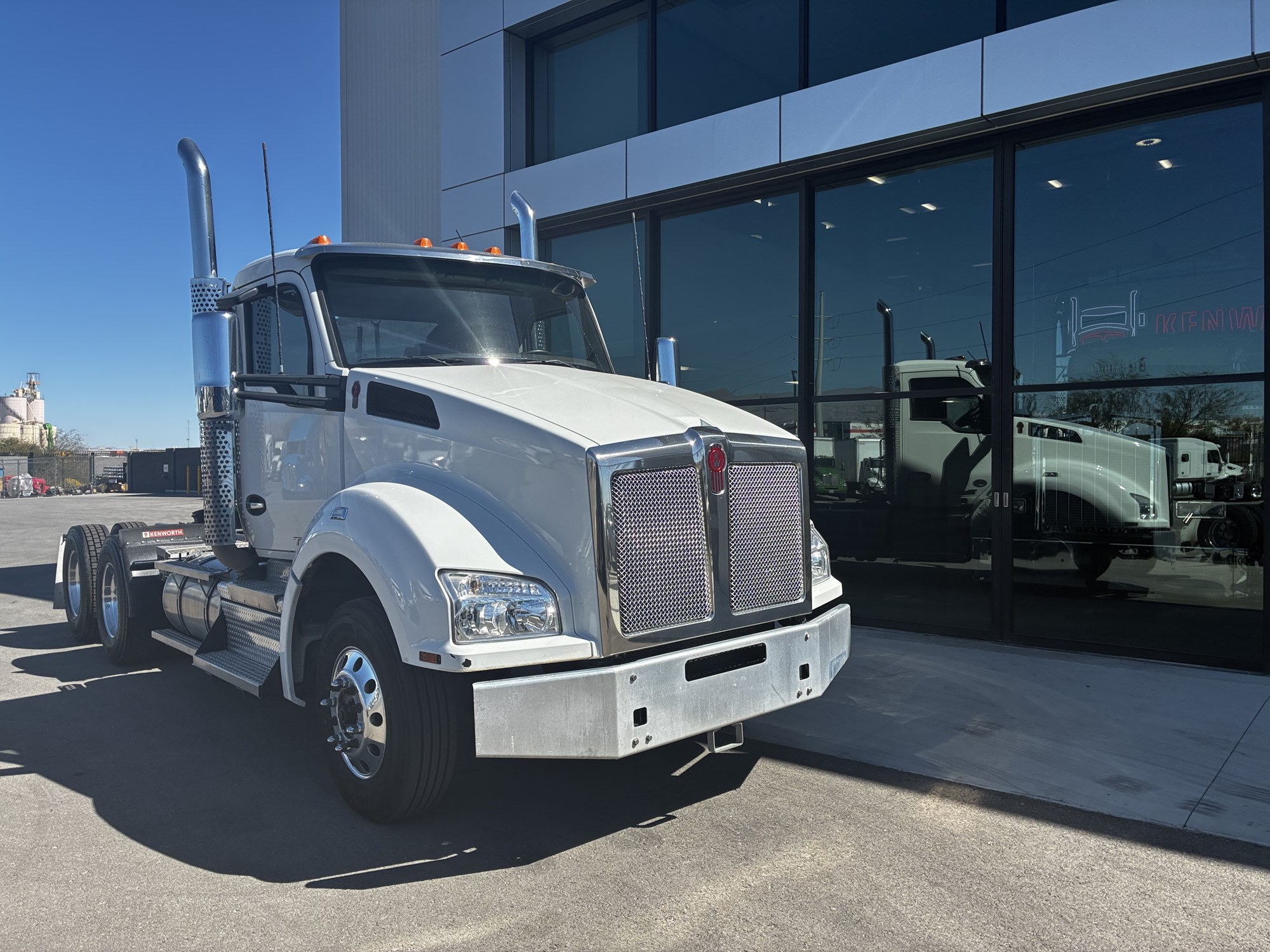 2022 Kenworth T880 - image 1 of 6