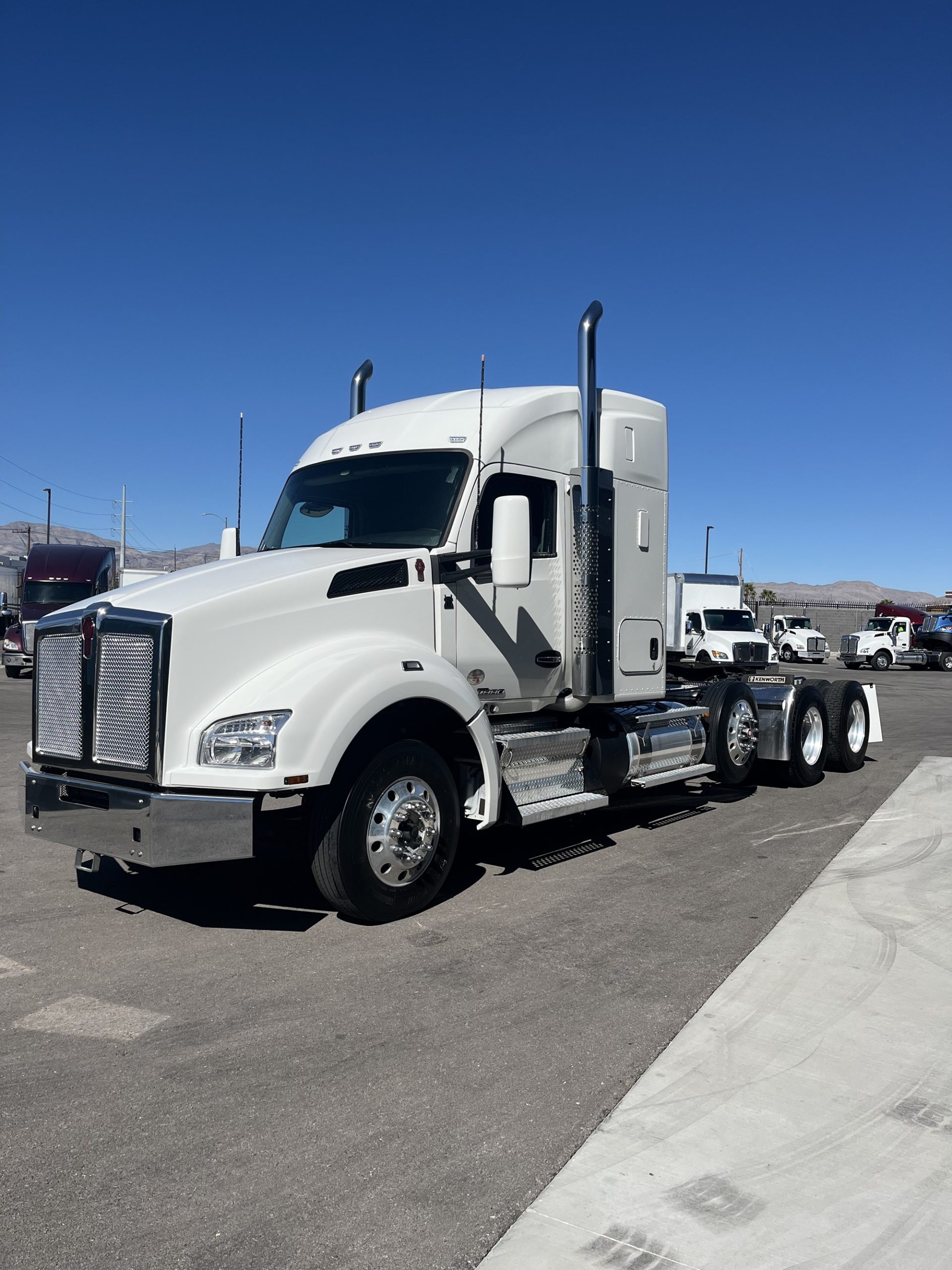 2022 Kenworth T880 - image 1 of 6