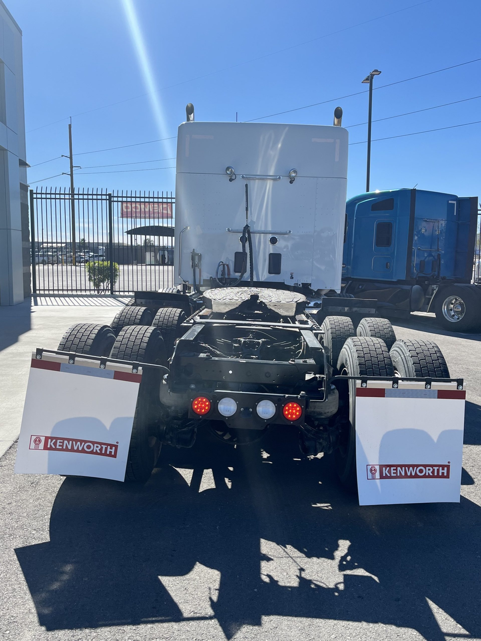 2022 Kenworth T880 - image 6 of 6