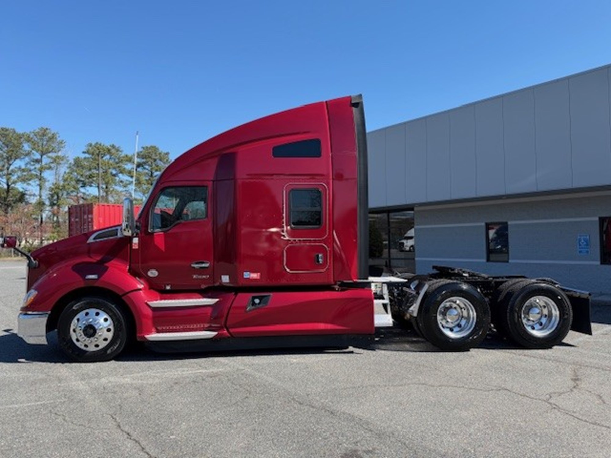 2022 Kenworth T680 - image 2 of 6