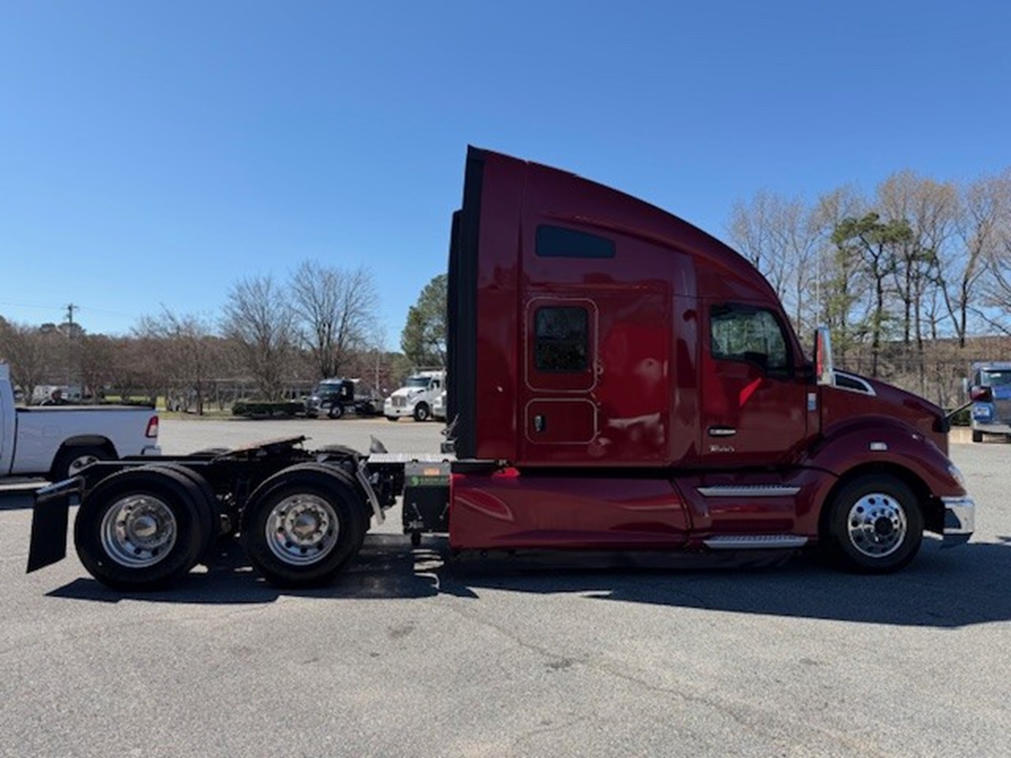 2022 Kenworth T680 - image 3 of 6