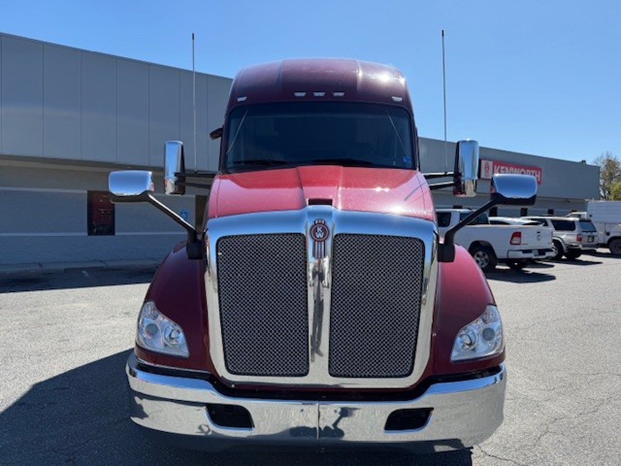 2022 Kenworth T680 - image 4 of 6