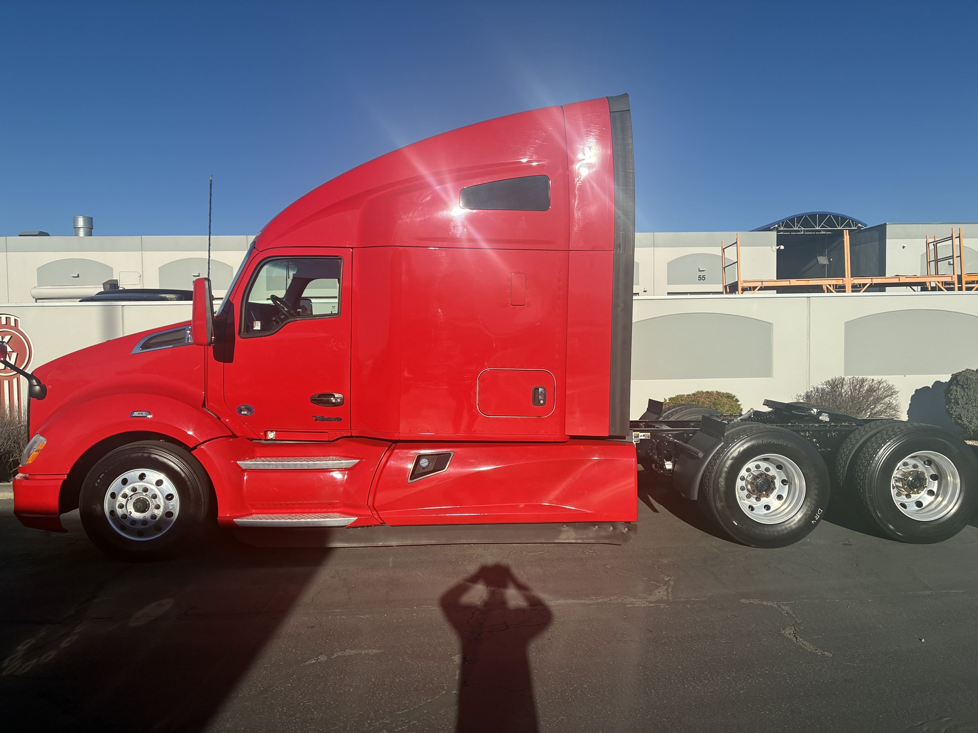 2022 Kenworth T680 - image 1