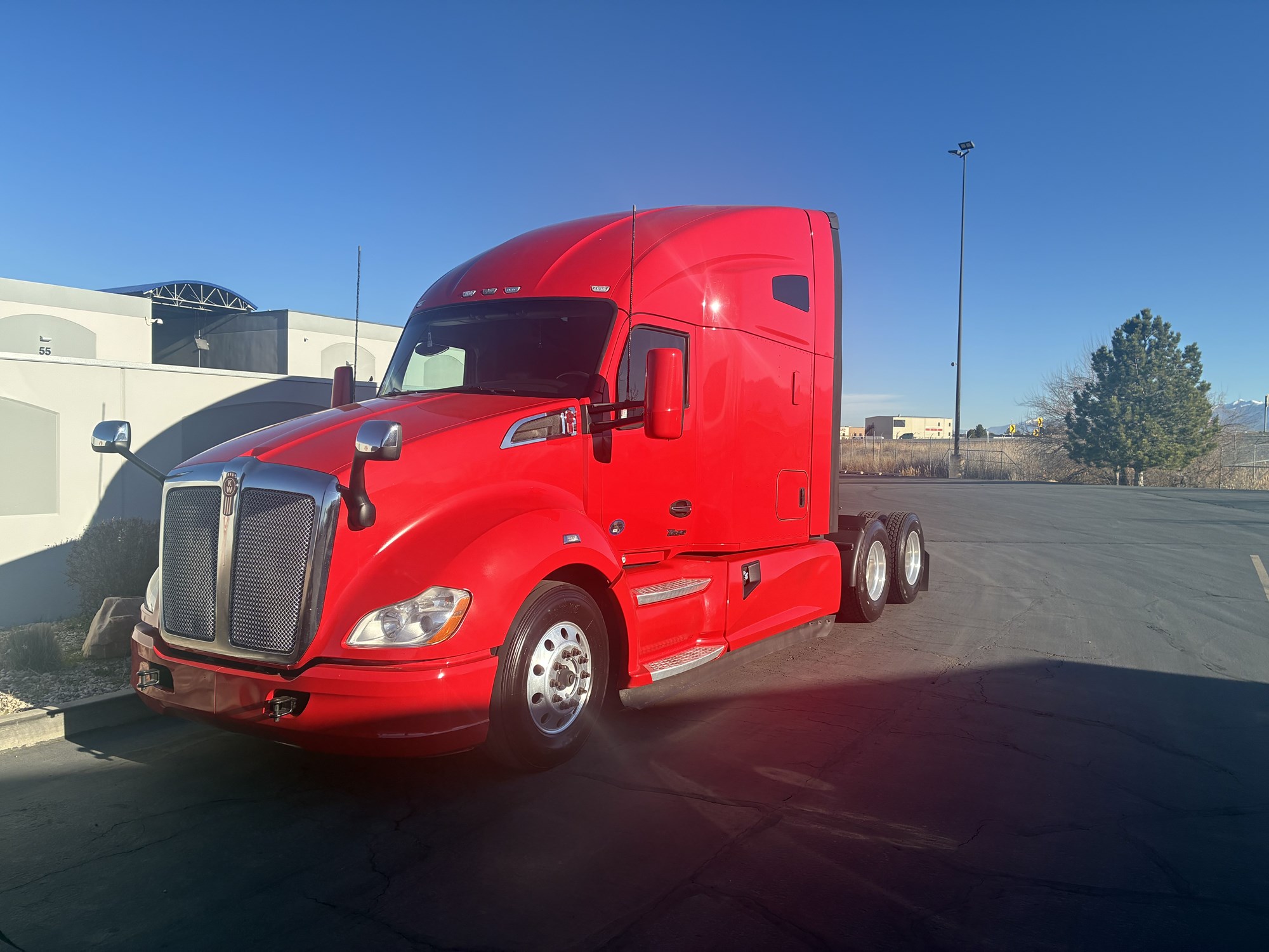 2022 Kenworth T680 - image 2