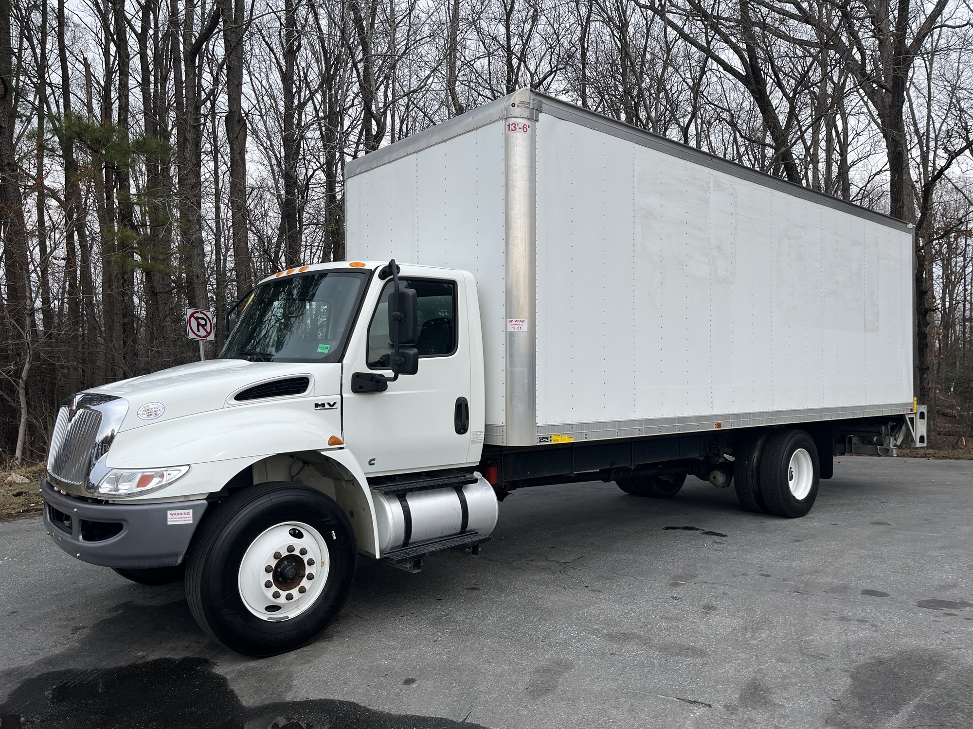 2022 International - image 1