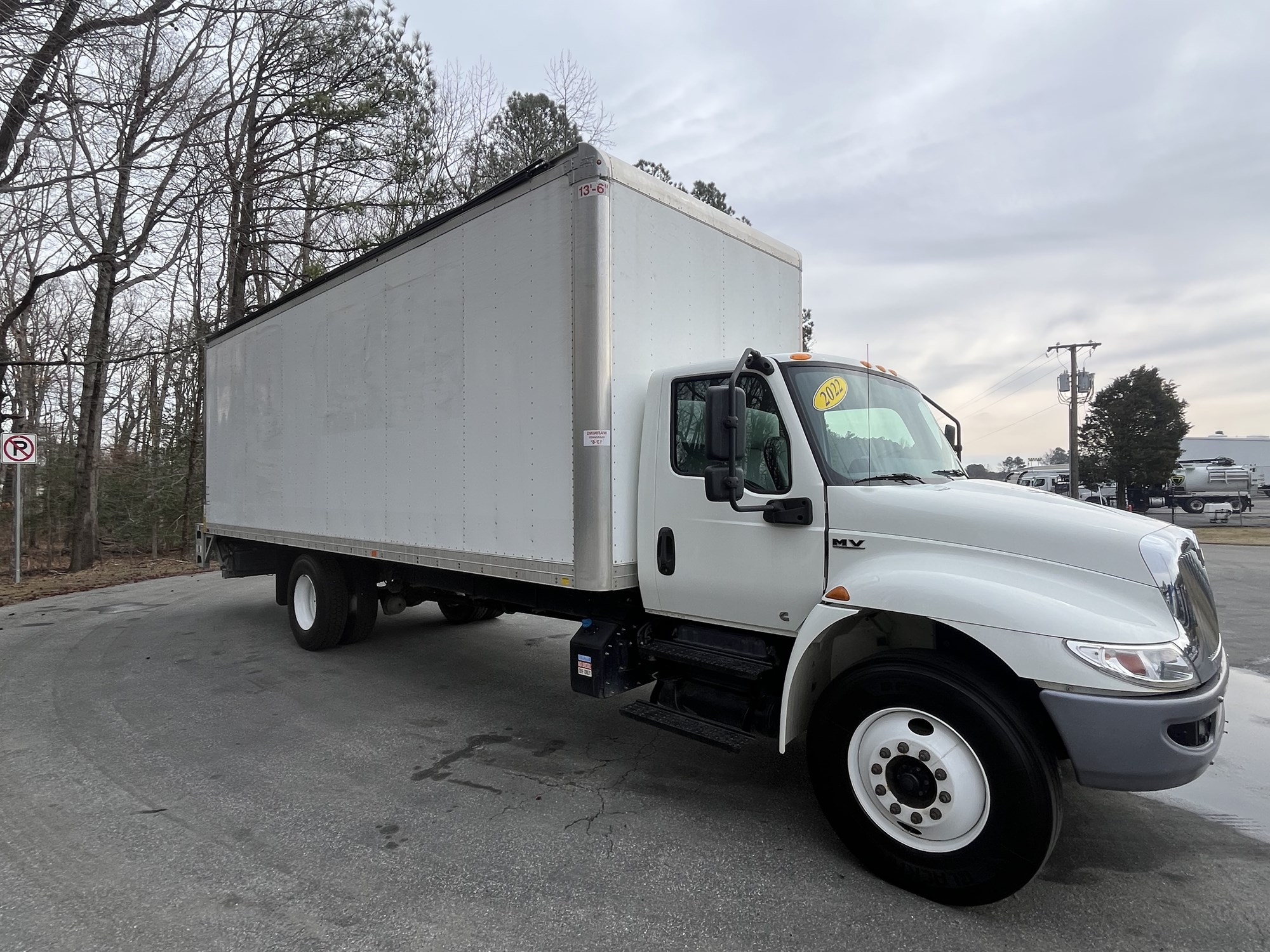 2022 International - image 3