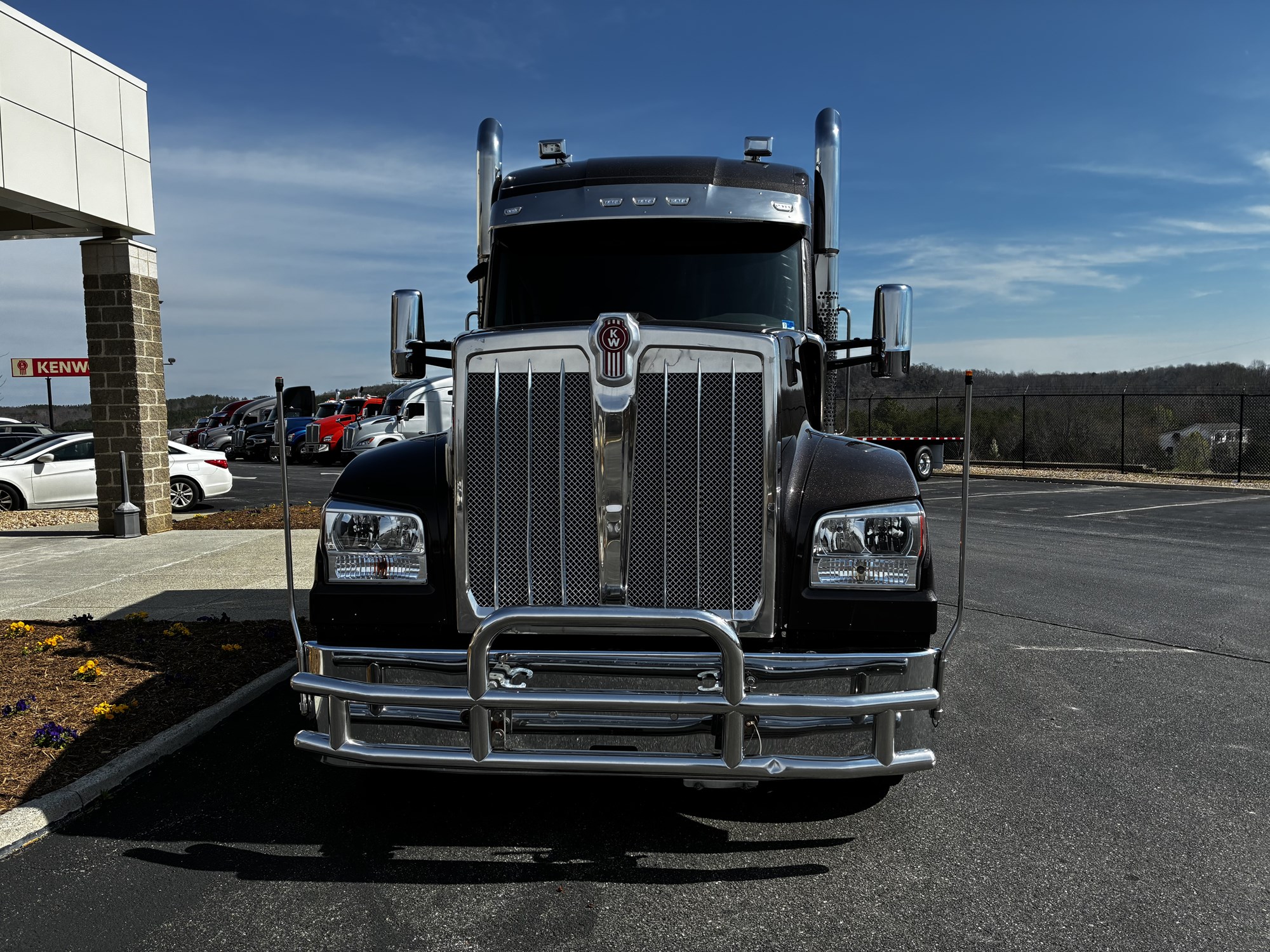 2023 Kenworth W990 - image 2