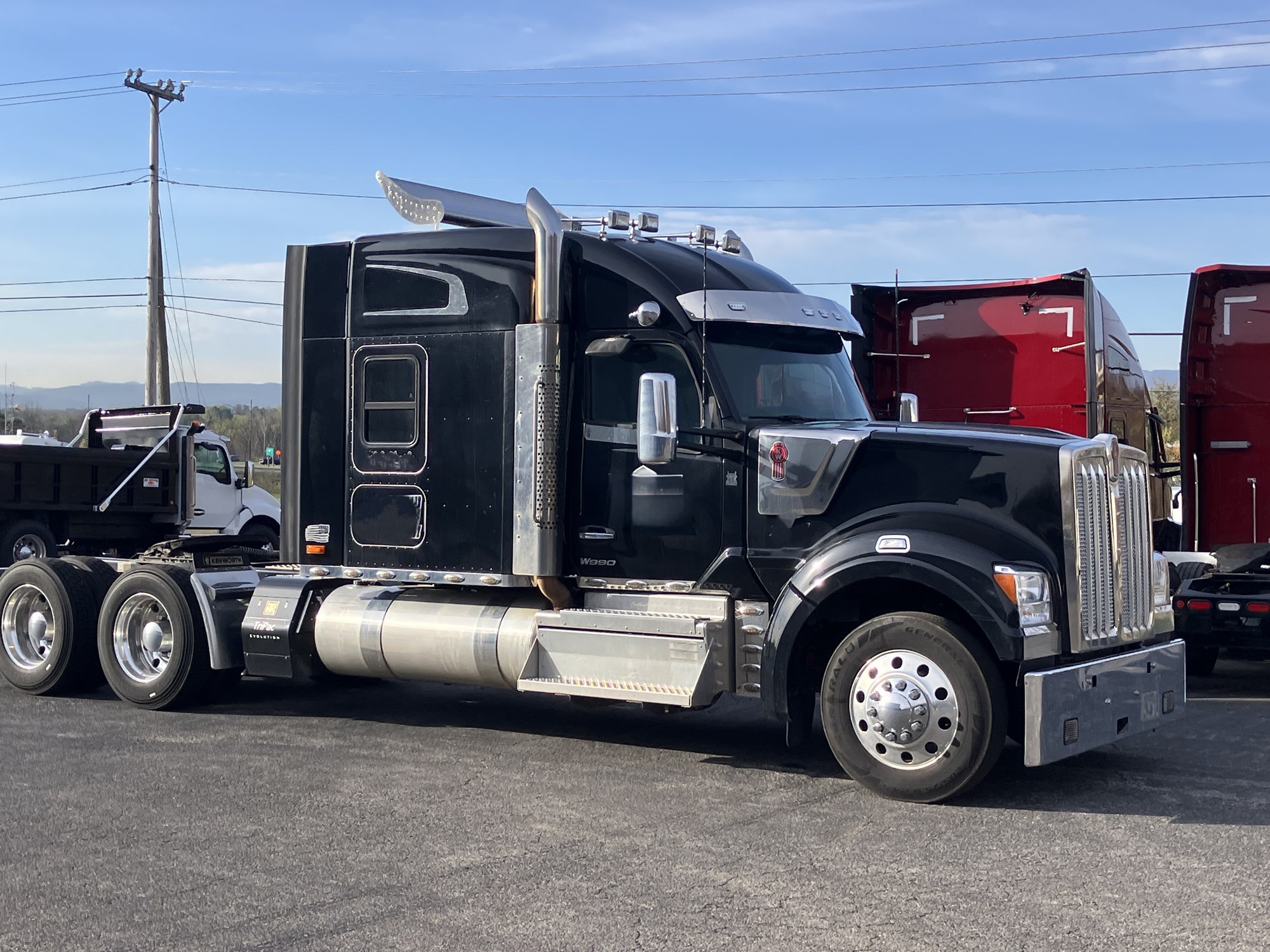 2023 Kenworth W990 - image 2 of 6
