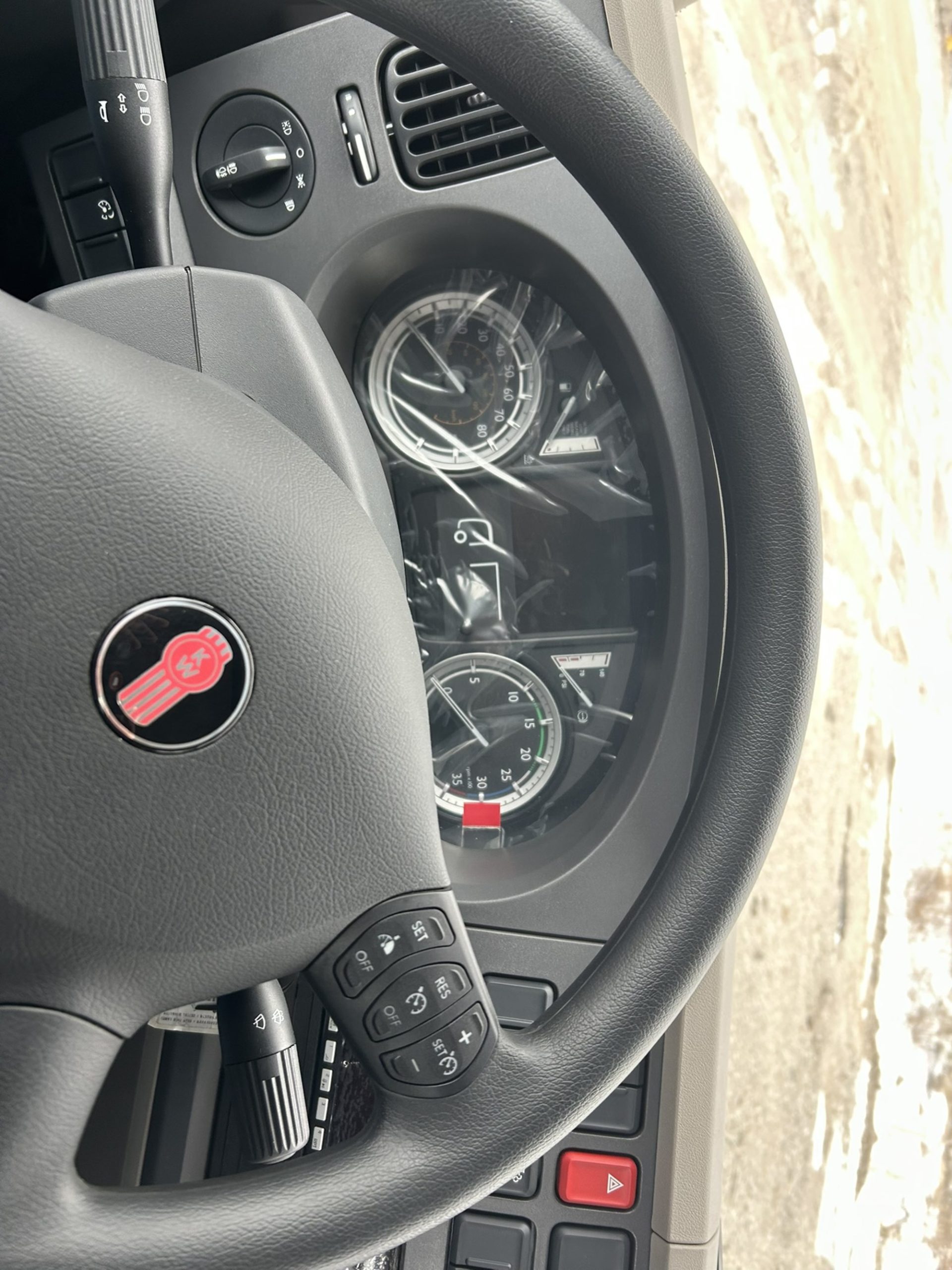 2025 Kenworth - image 6