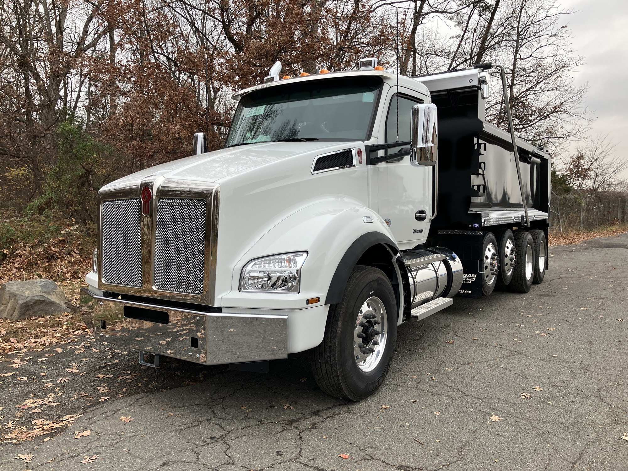 2025 Kenworth T880 - image 3