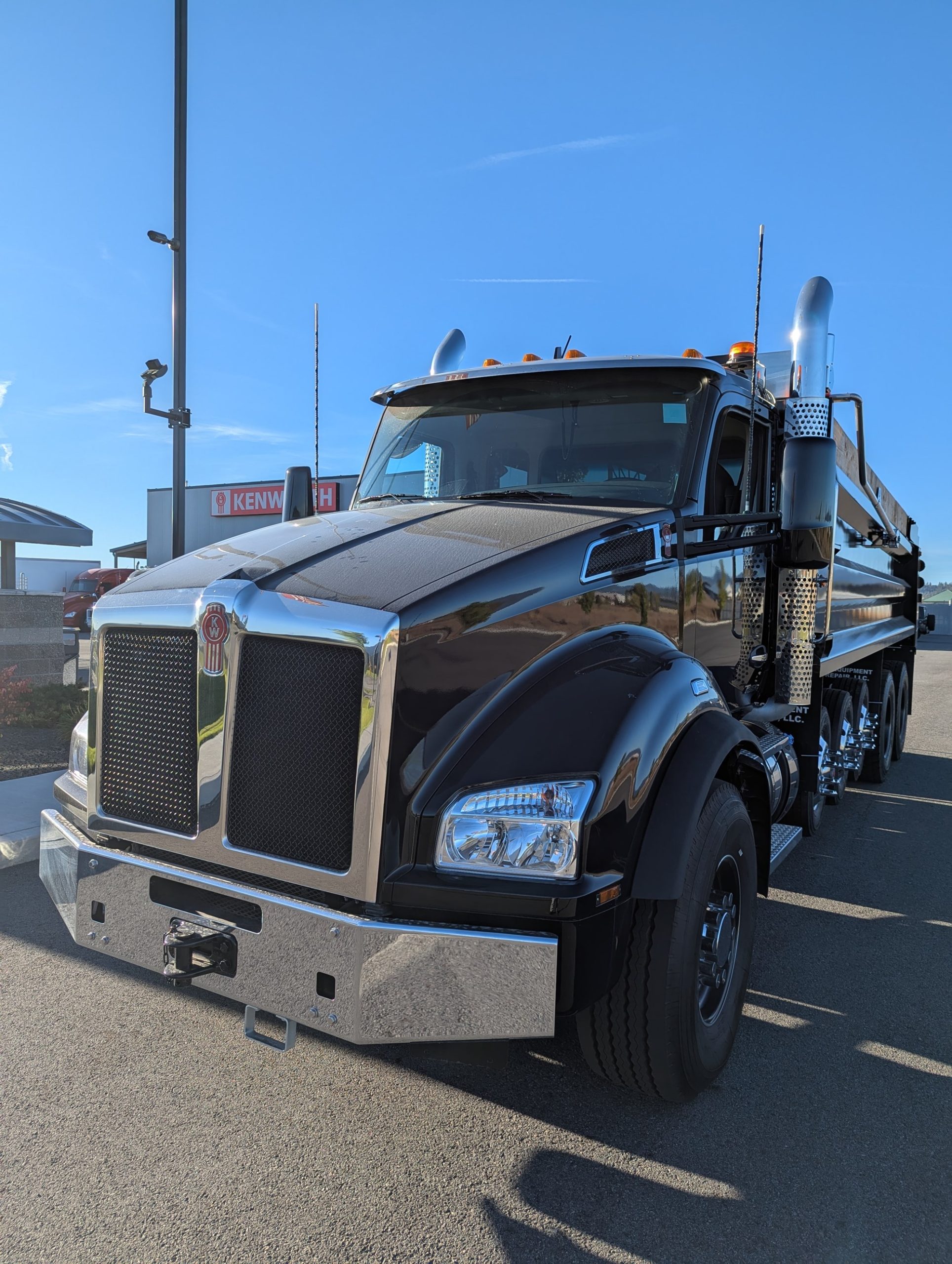 2025 Kenworth T880 - image 1