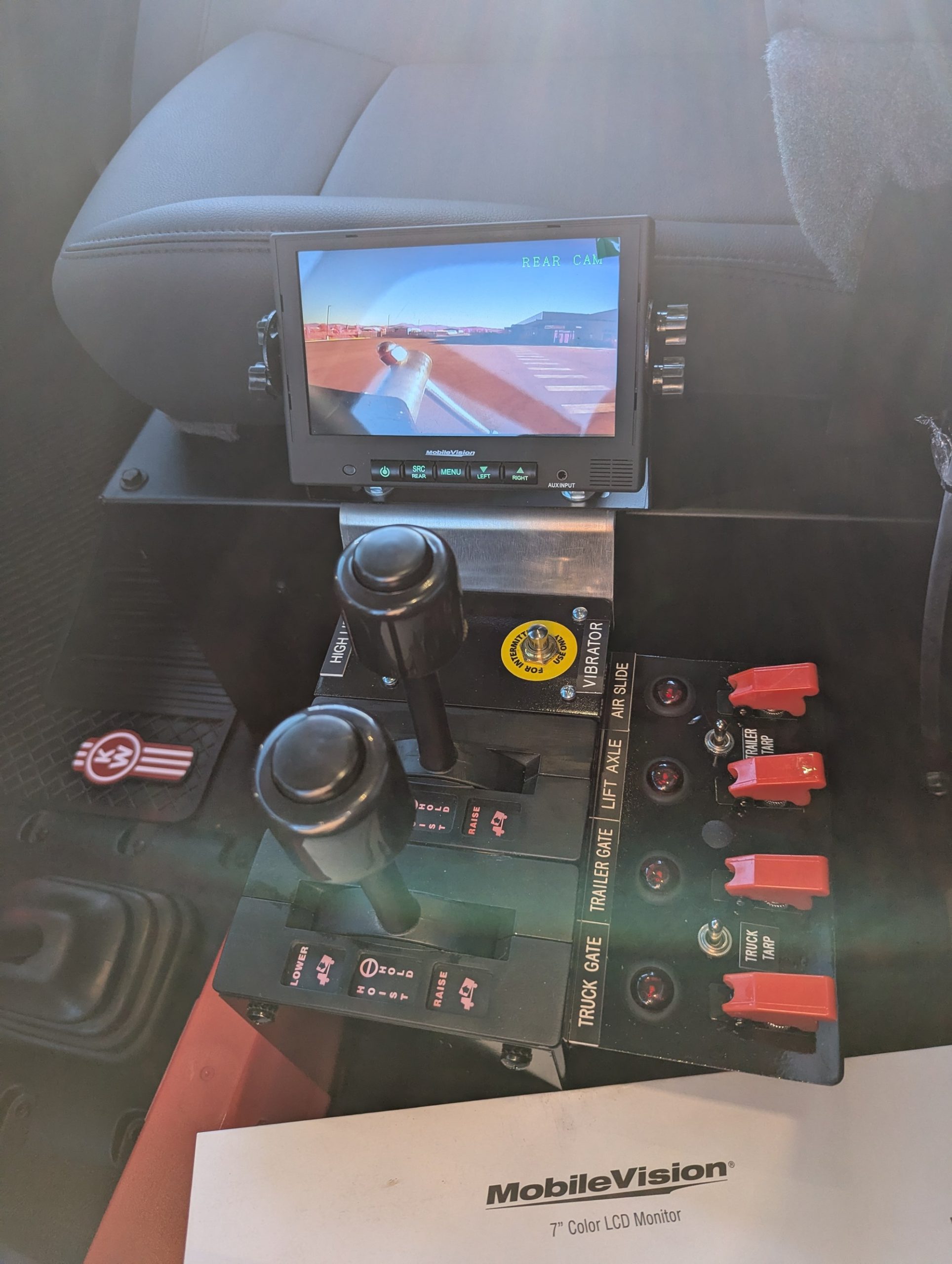 2025 Kenworth T880 - image 4